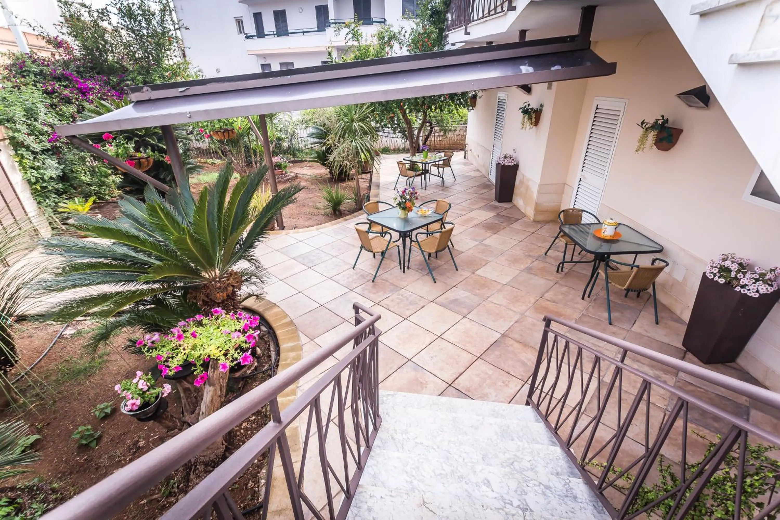 Property building in Mandarinoarancio