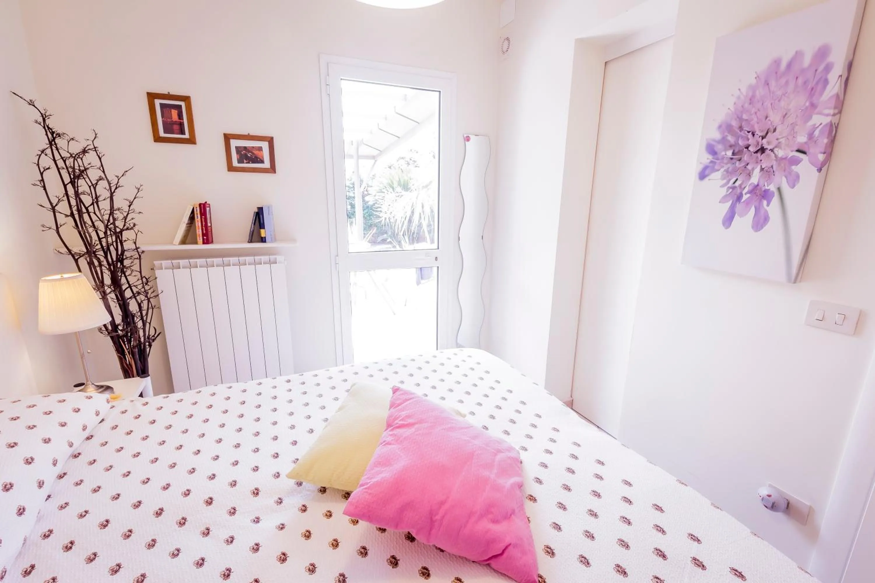 Photo of the whole room in Mandarinoarancio