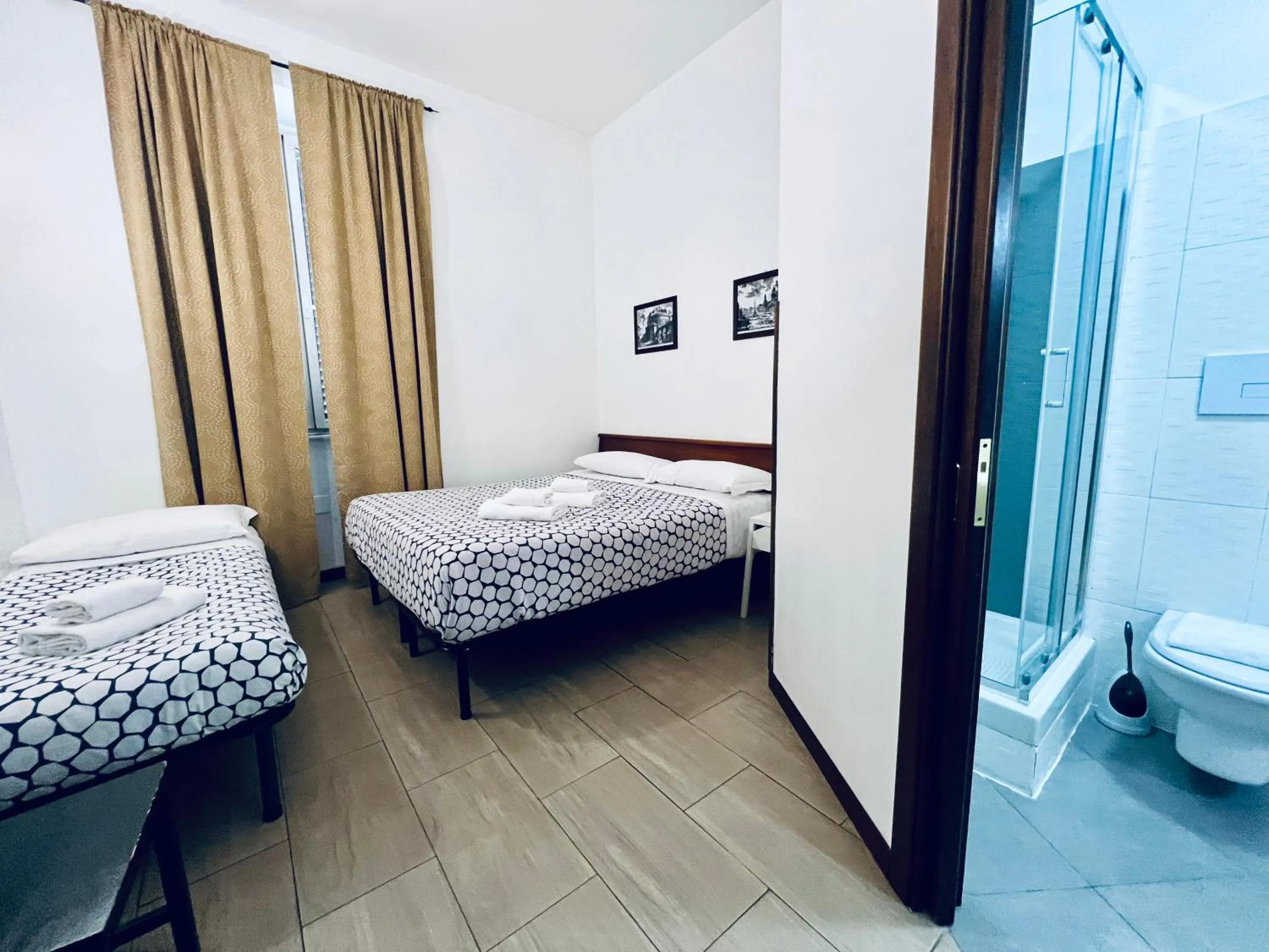 Photo of the whole room, Bed in Booking Inn Settembre 95