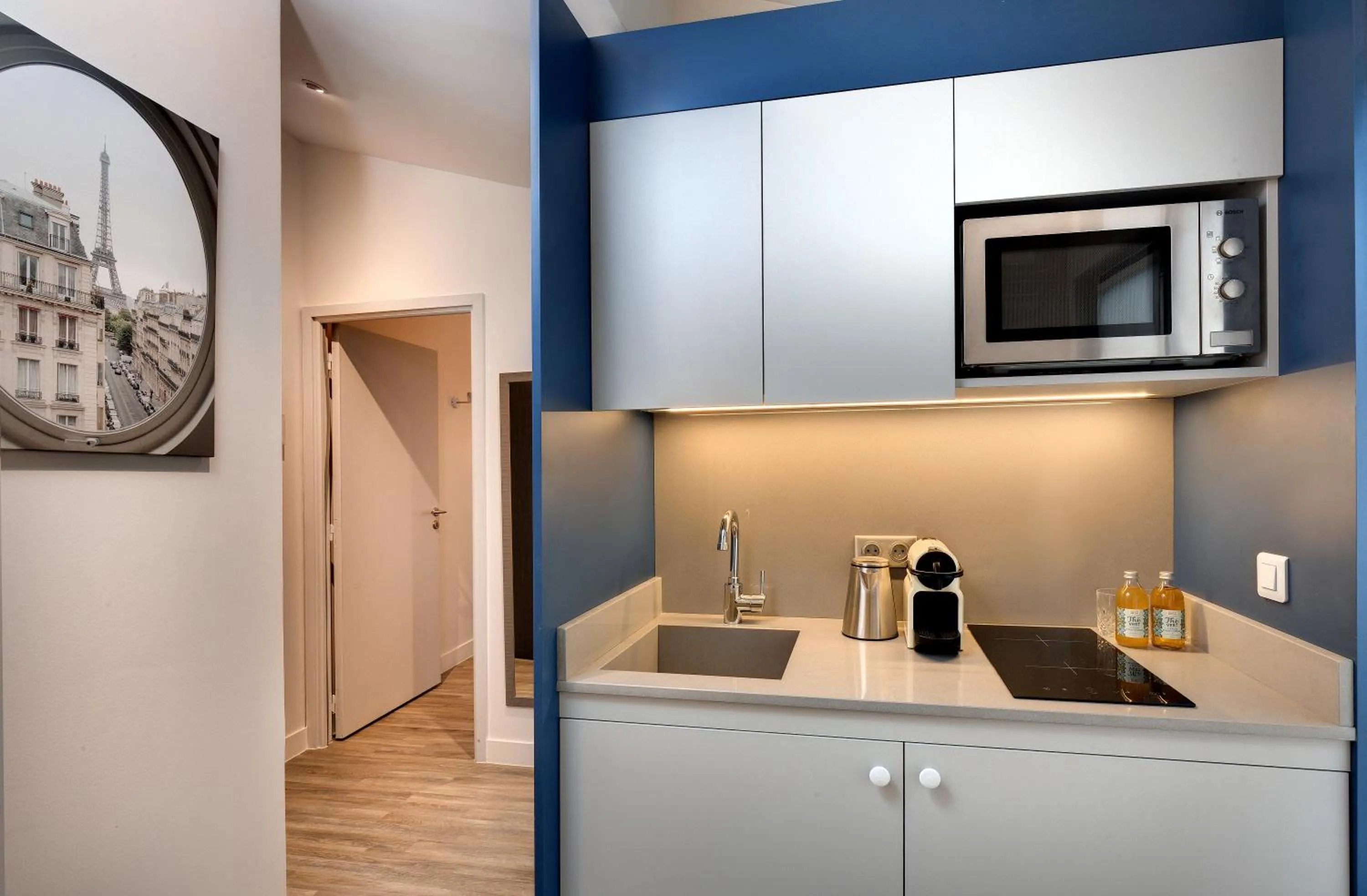 Kitchen or kitchenette in Serotel Suites Opera