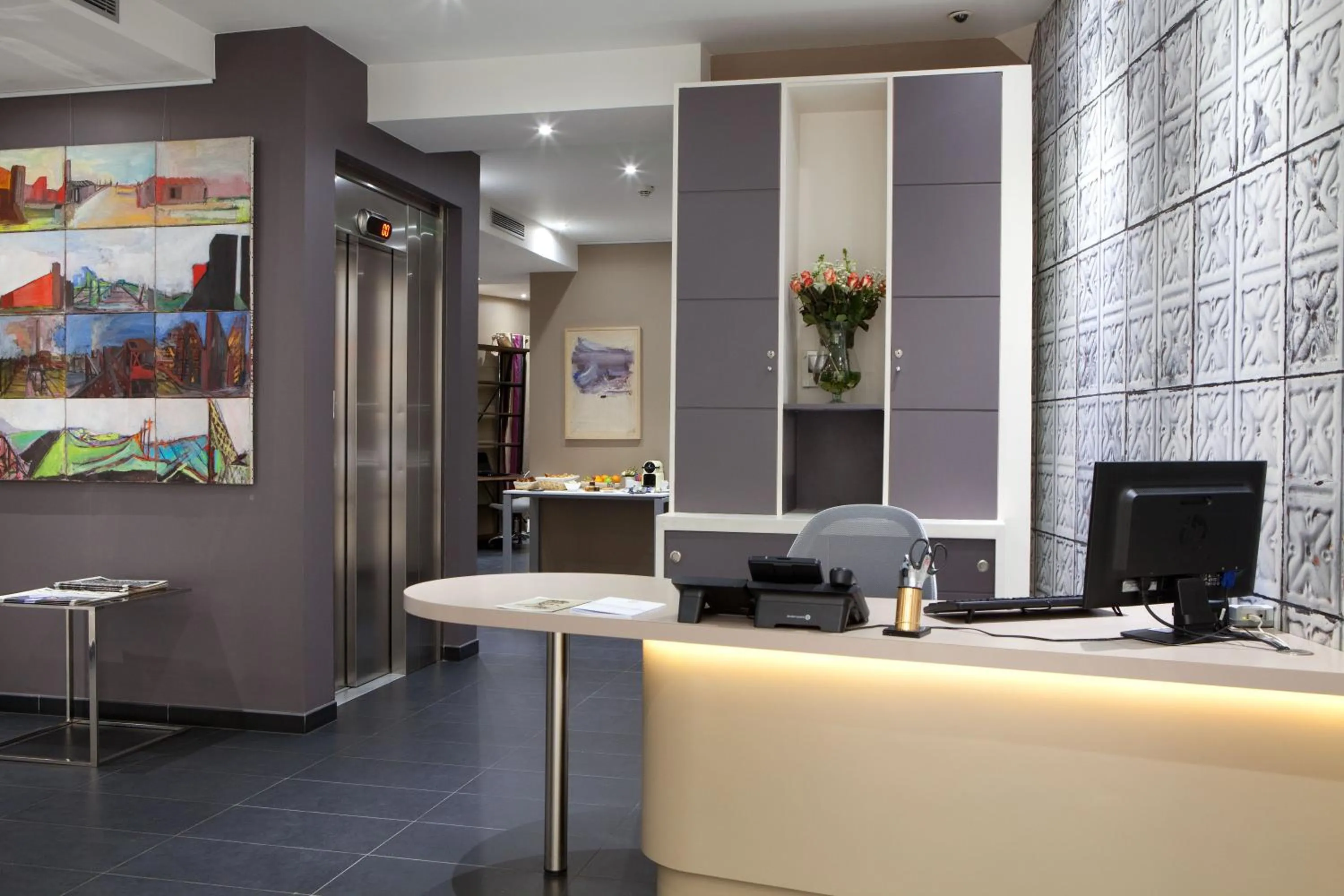 Lobby or reception in Serotel Suites Opera