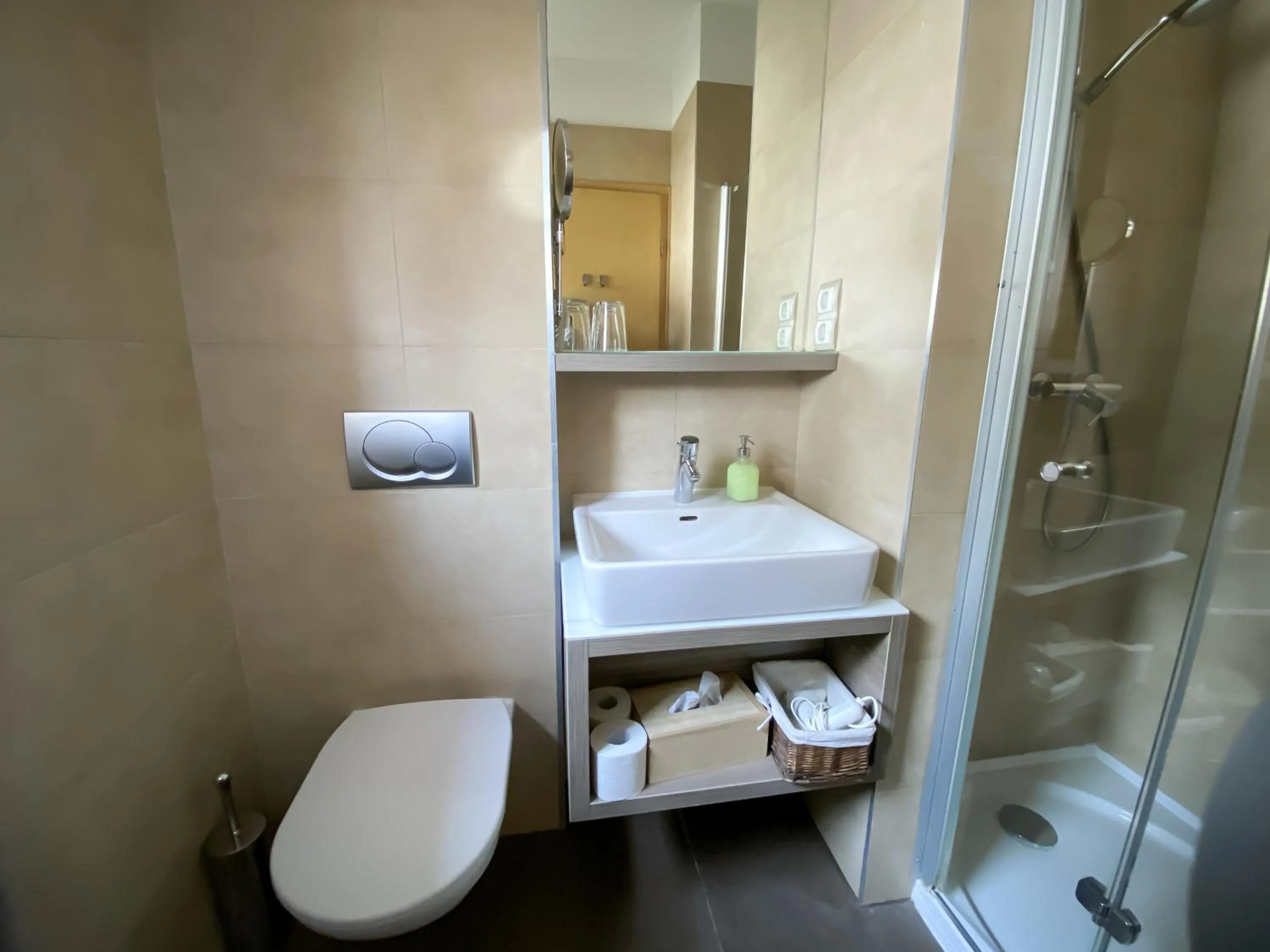 Shower in Royal Mediterran