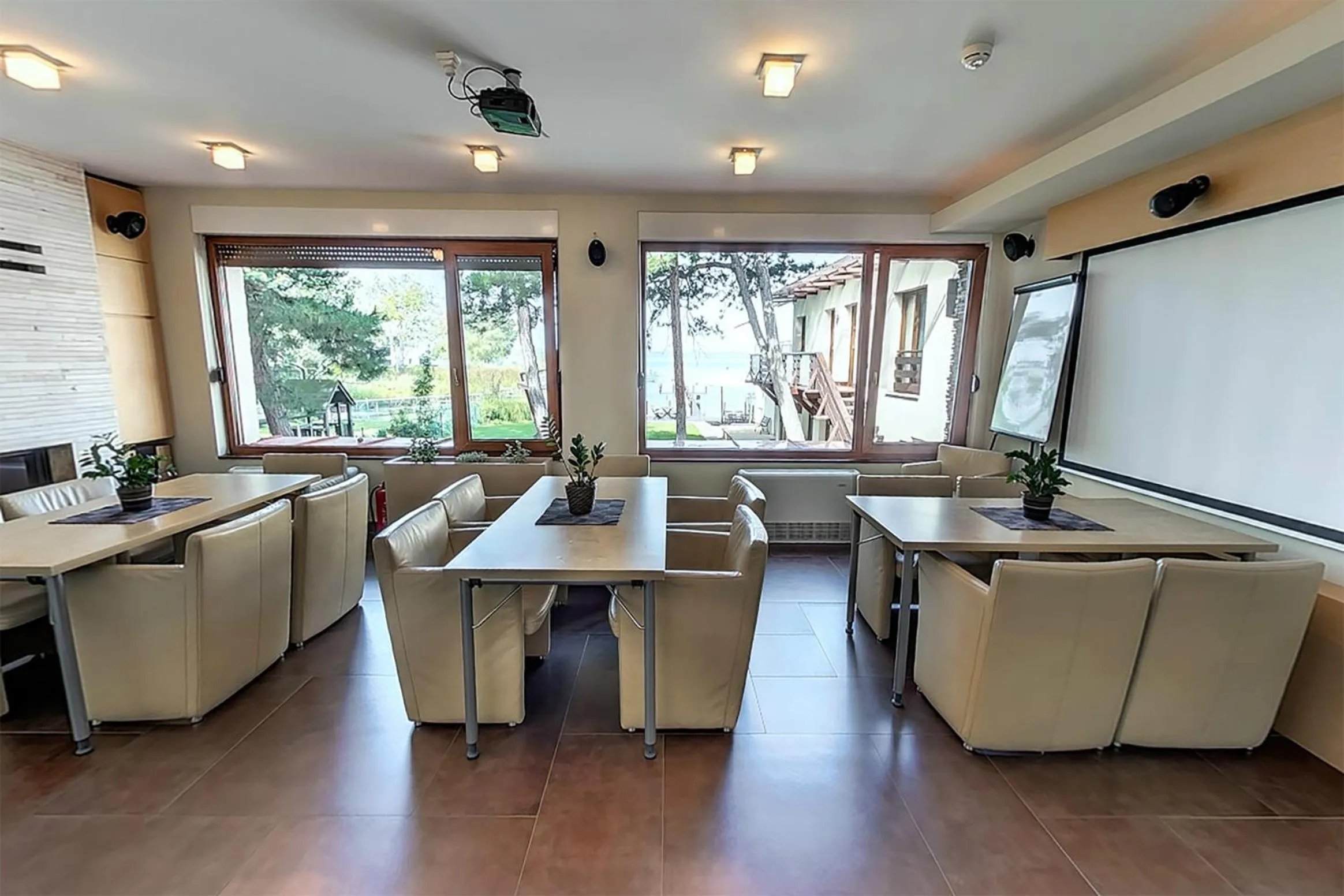 Restaurant/places to eat in Royal Mediterran