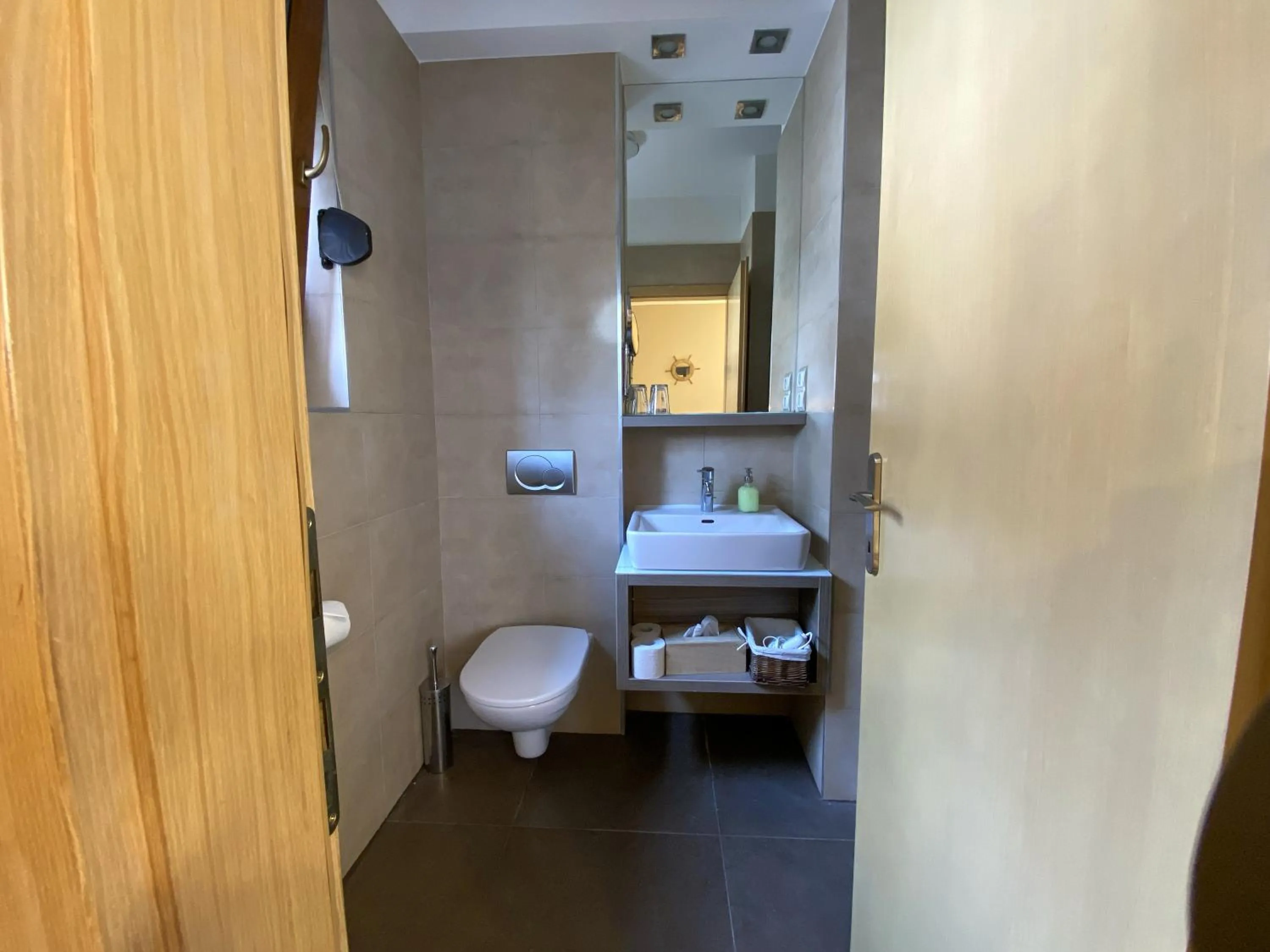 Shower in Royal Mediterran