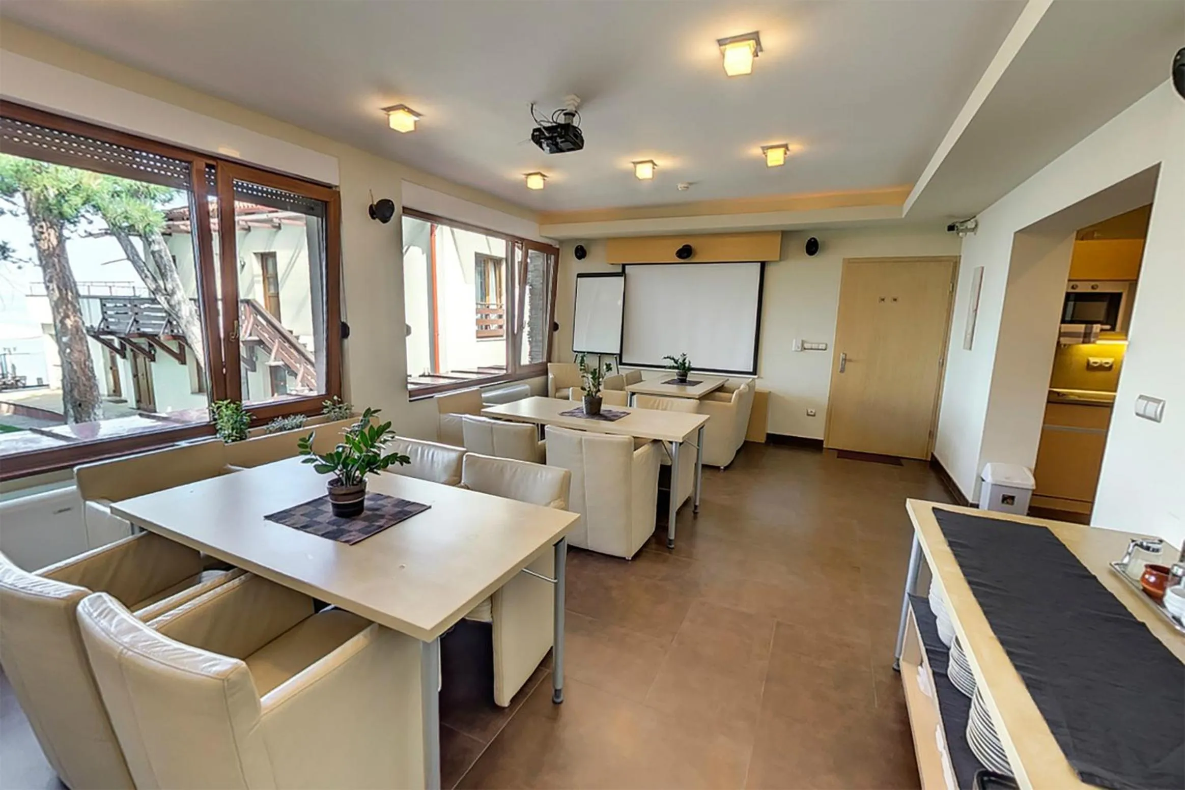 Restaurant/places to eat in Royal Mediterran