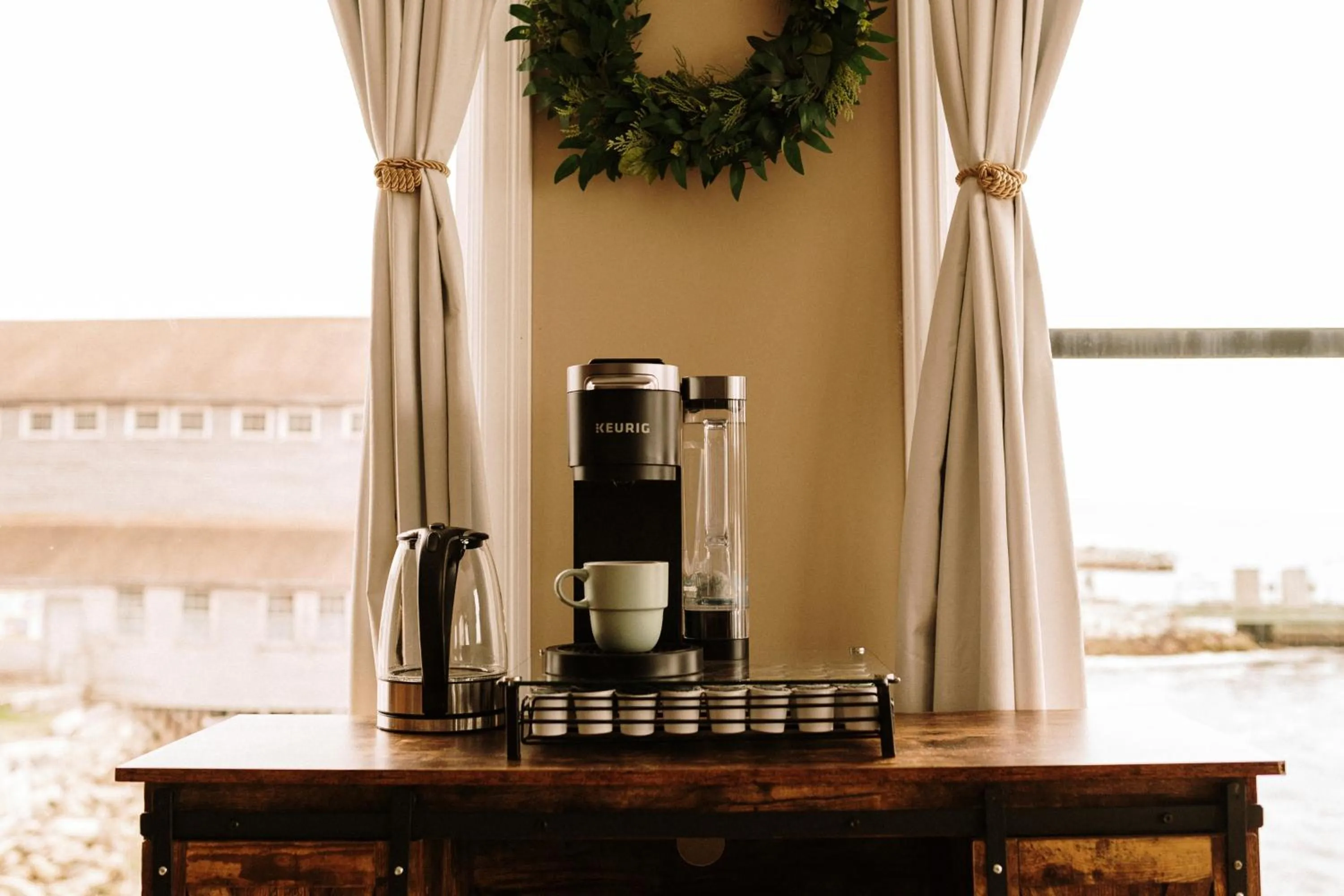 Coffee/tea facilities in Albert's