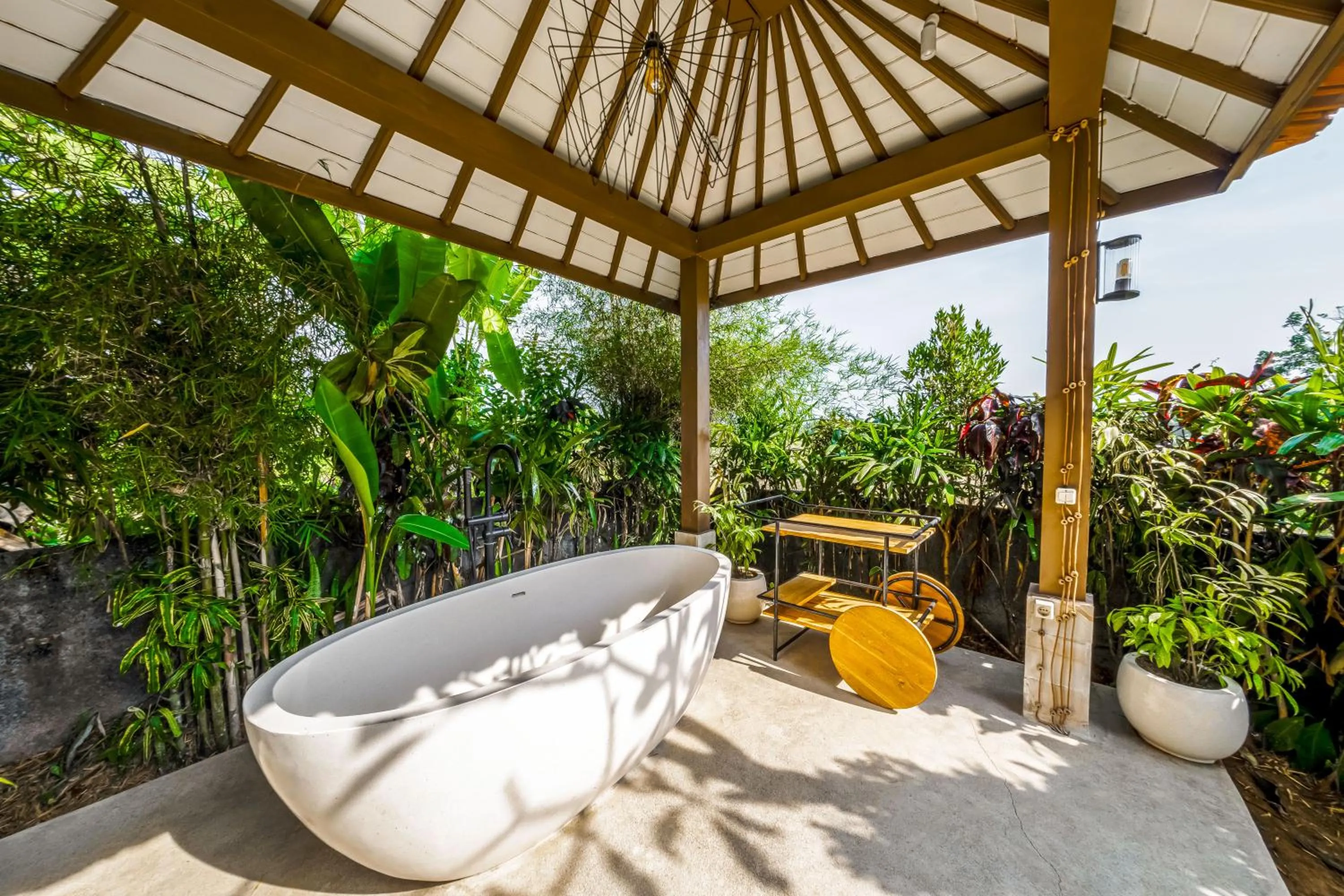 Patio in Nyaman Villas by EVDEkimi - Romantic escape among rice fields with Pool, Terrace - Long stay extras