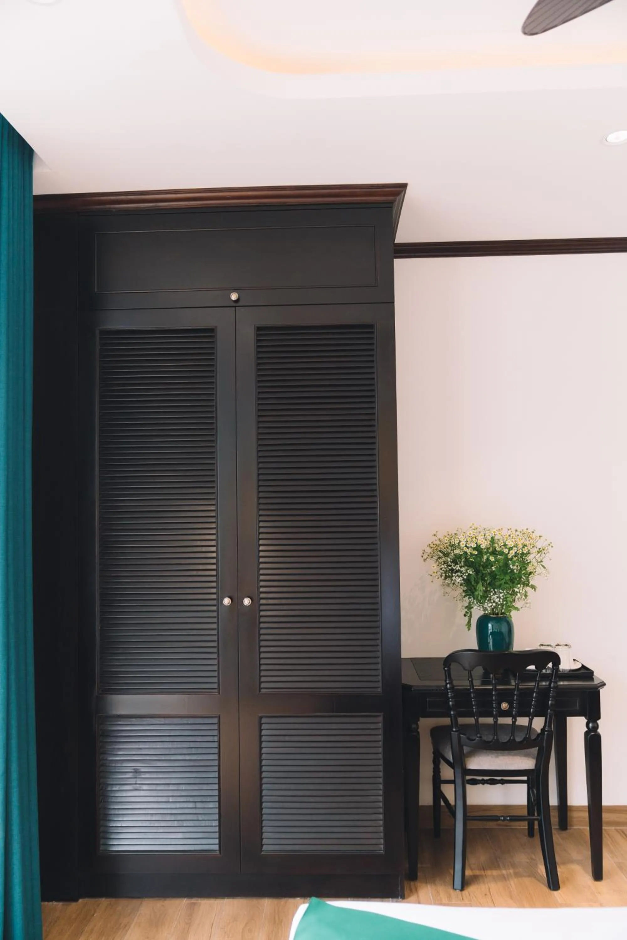 wardrobe in Goldient Boutique Hotel