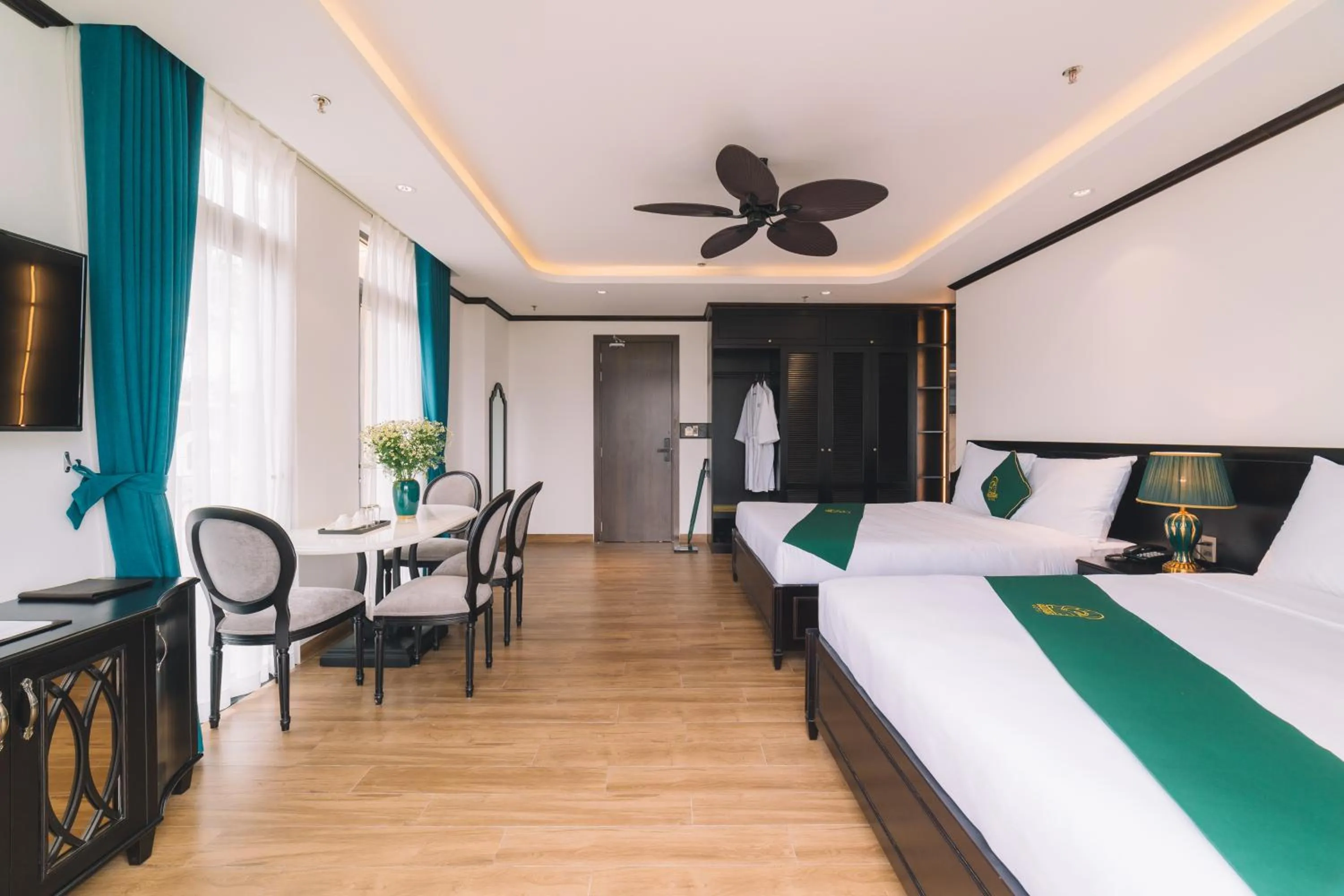 Photo of the whole room, Bed in Goldient Boutique Hotel