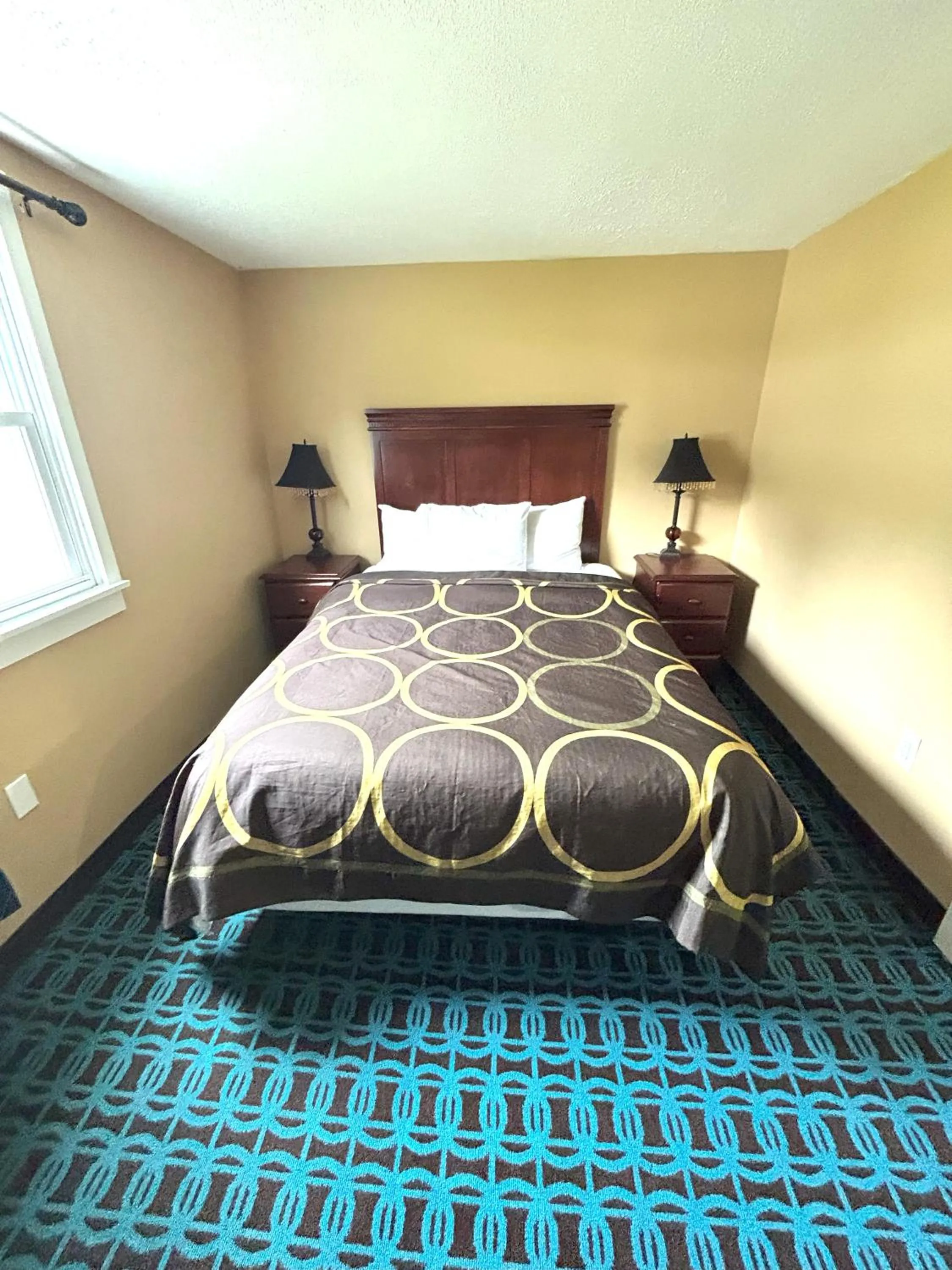 Bed in The Villager Motel