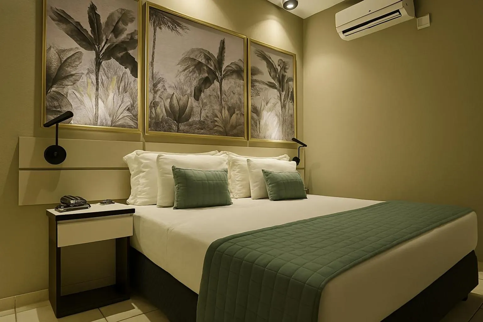 Bedroom, Bed in Havana Palace Hotel II