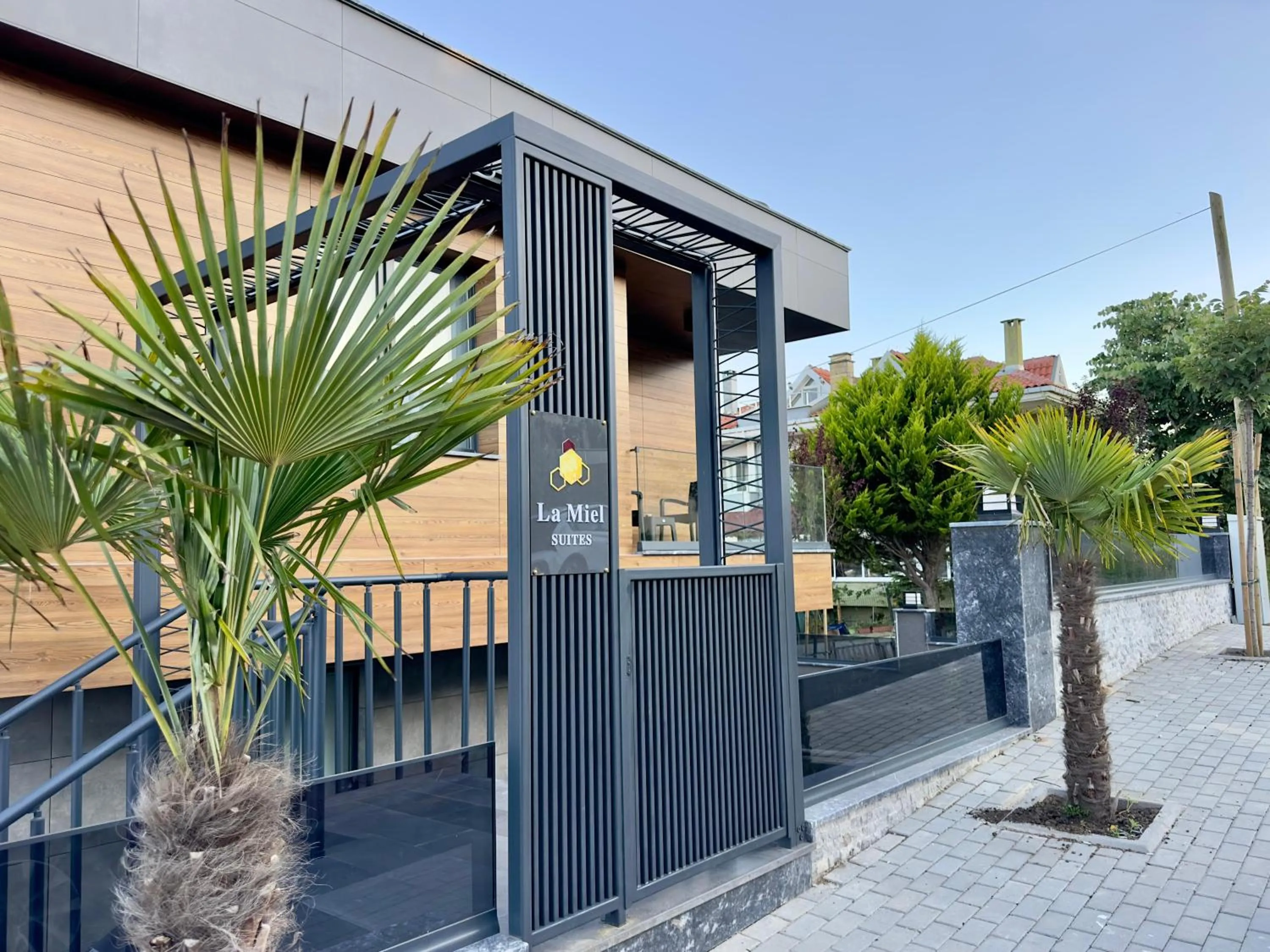 Facade/entrance in La Miel Şile