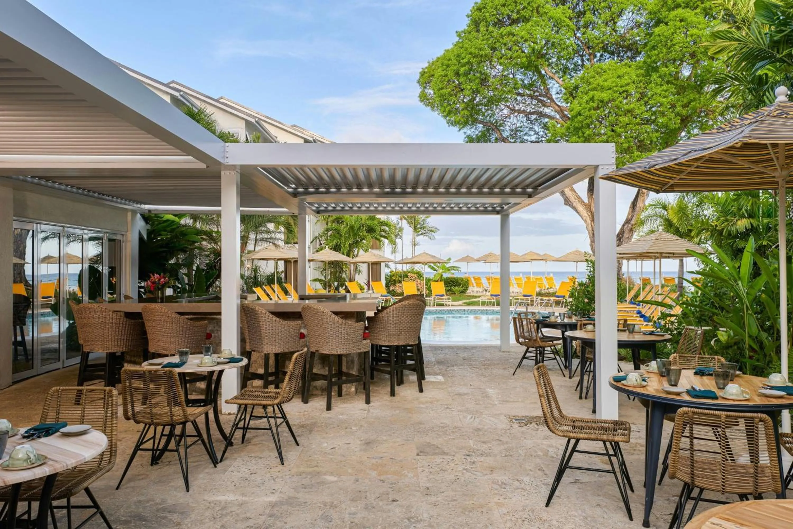 Lounge or bar in Treasure Beach Art Hotel, An Autograph Collection All-Inclusive Resort