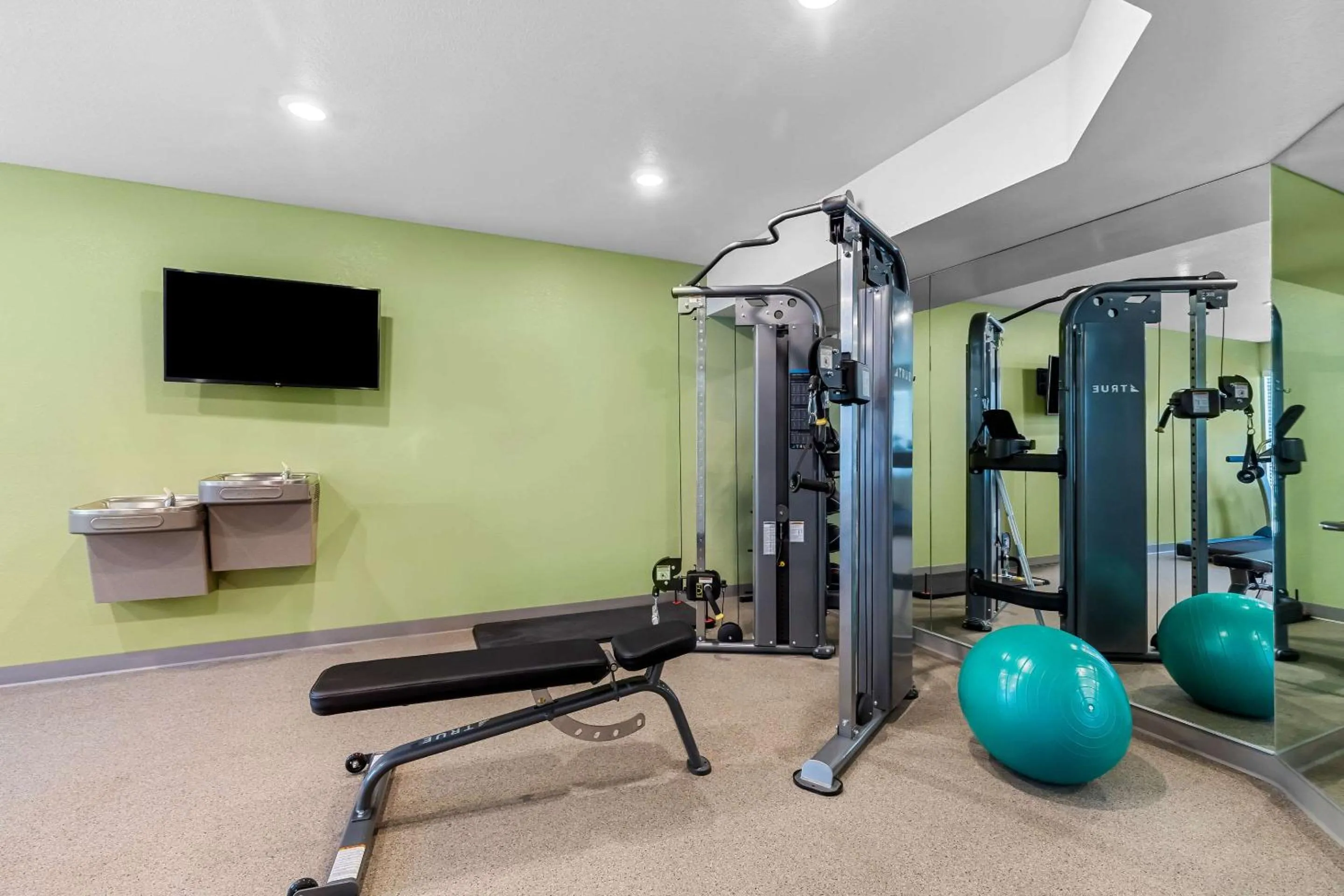 Fitness centre/facilities in WoodSpring Suites Corona