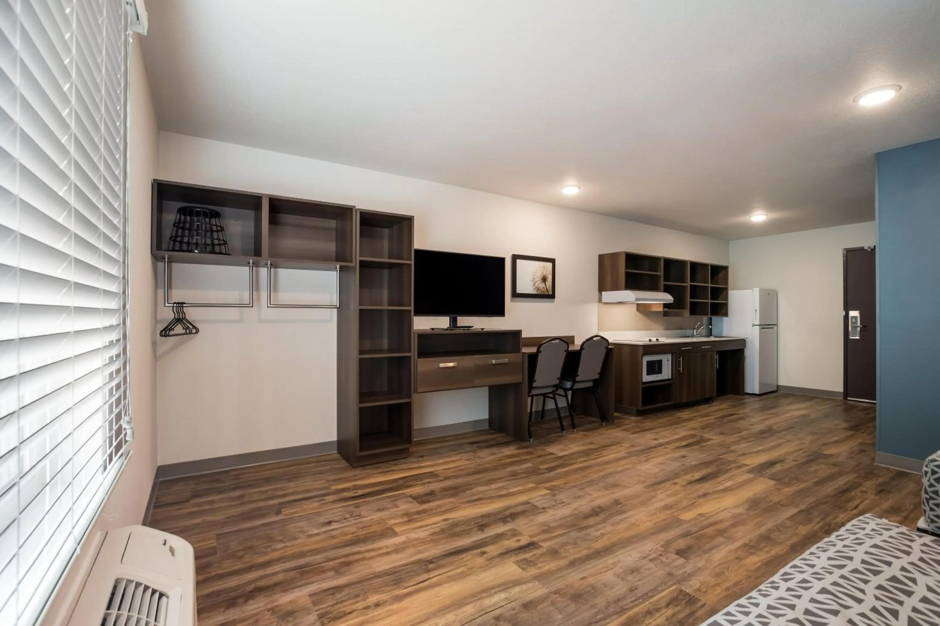 Photo of the whole room in WoodSpring Suites Corona