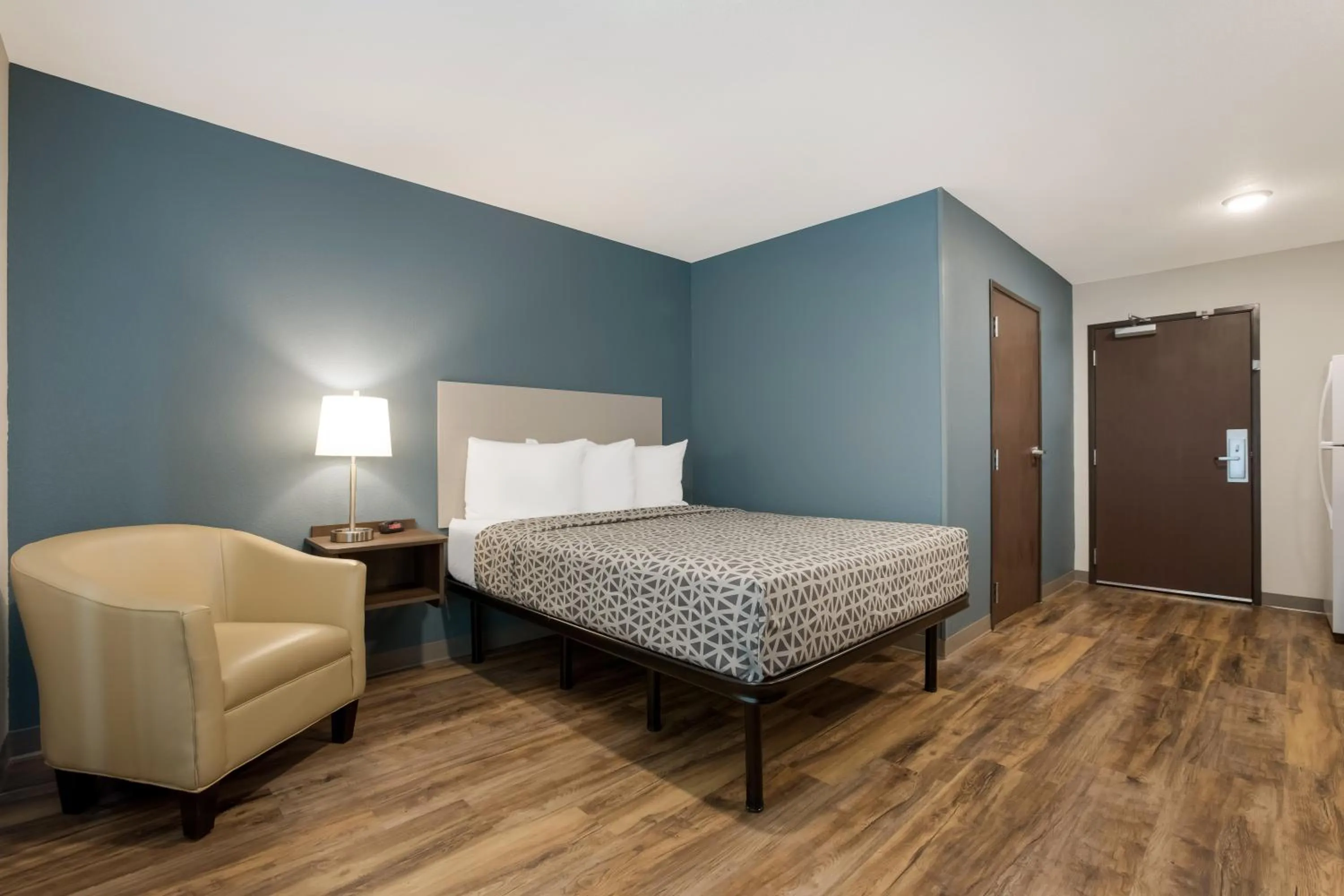 Bedroom, Bed in WoodSpring Suites Corona