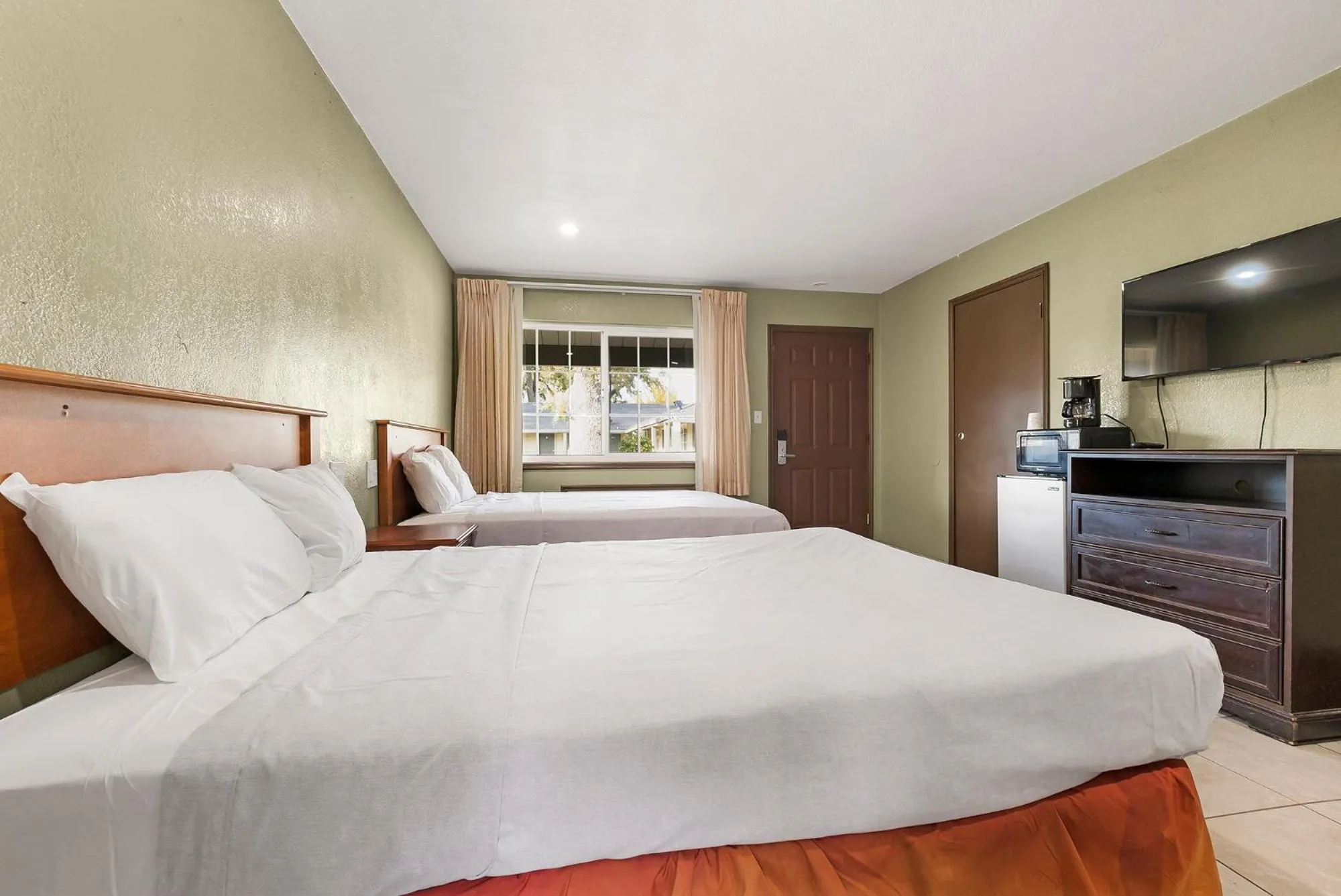 Bed in Safari Inn - Chico