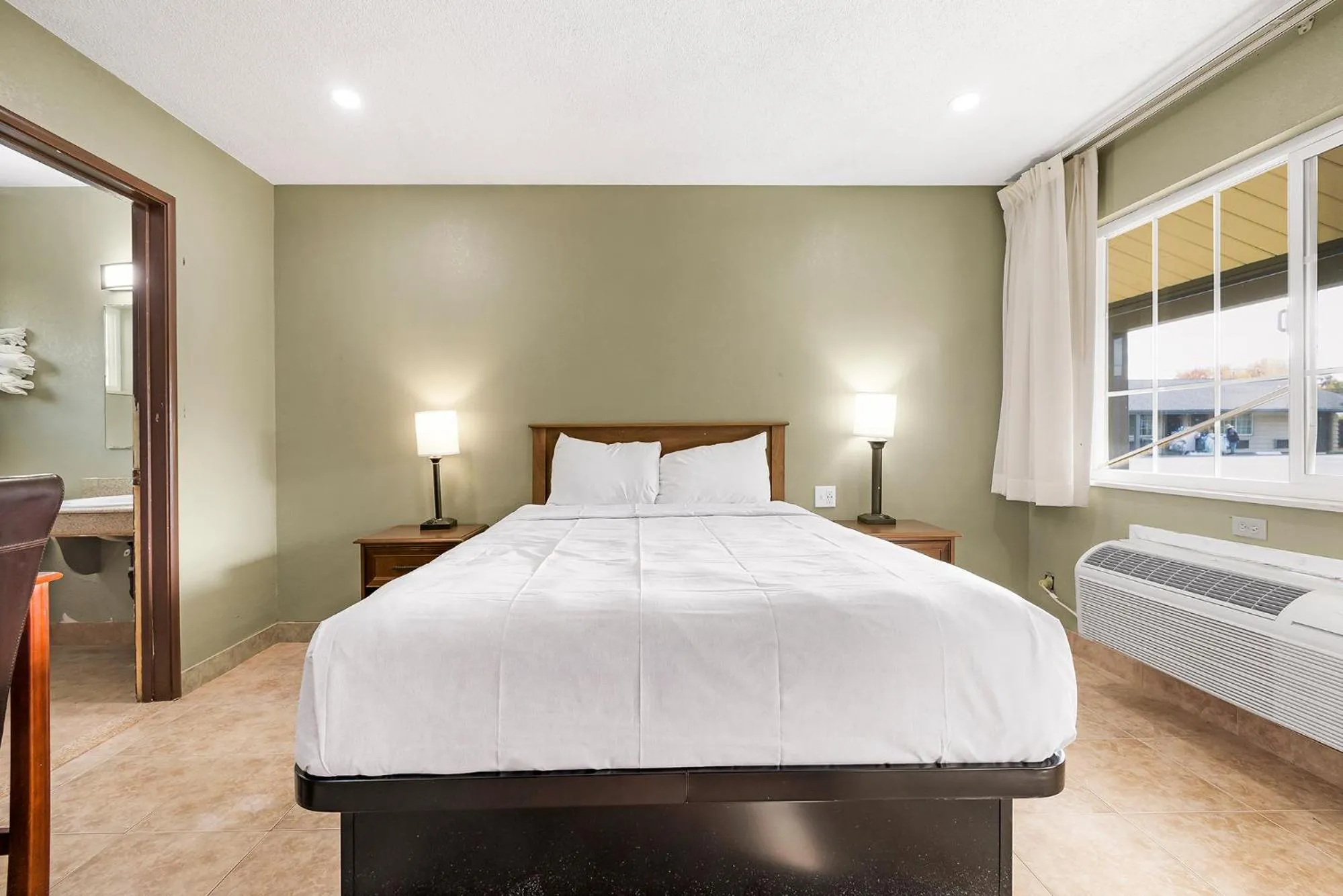 Bed in Safari Inn - Chico