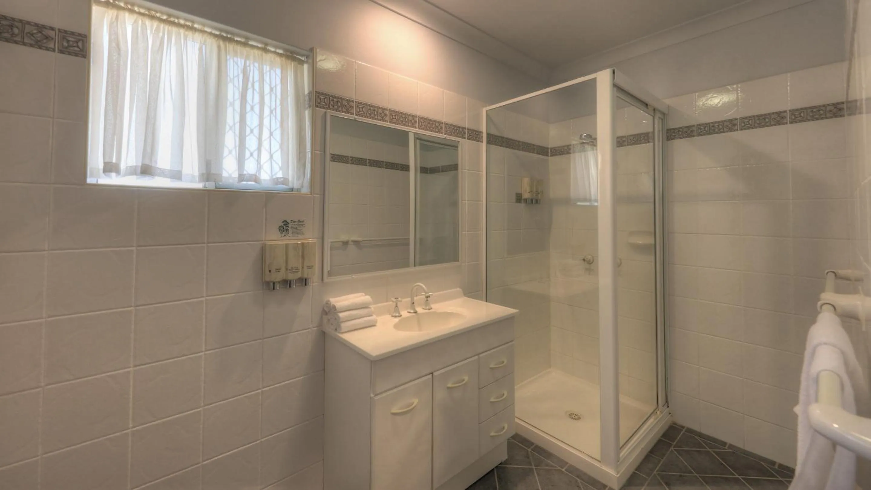 Bathroom in Grafton Central Motel