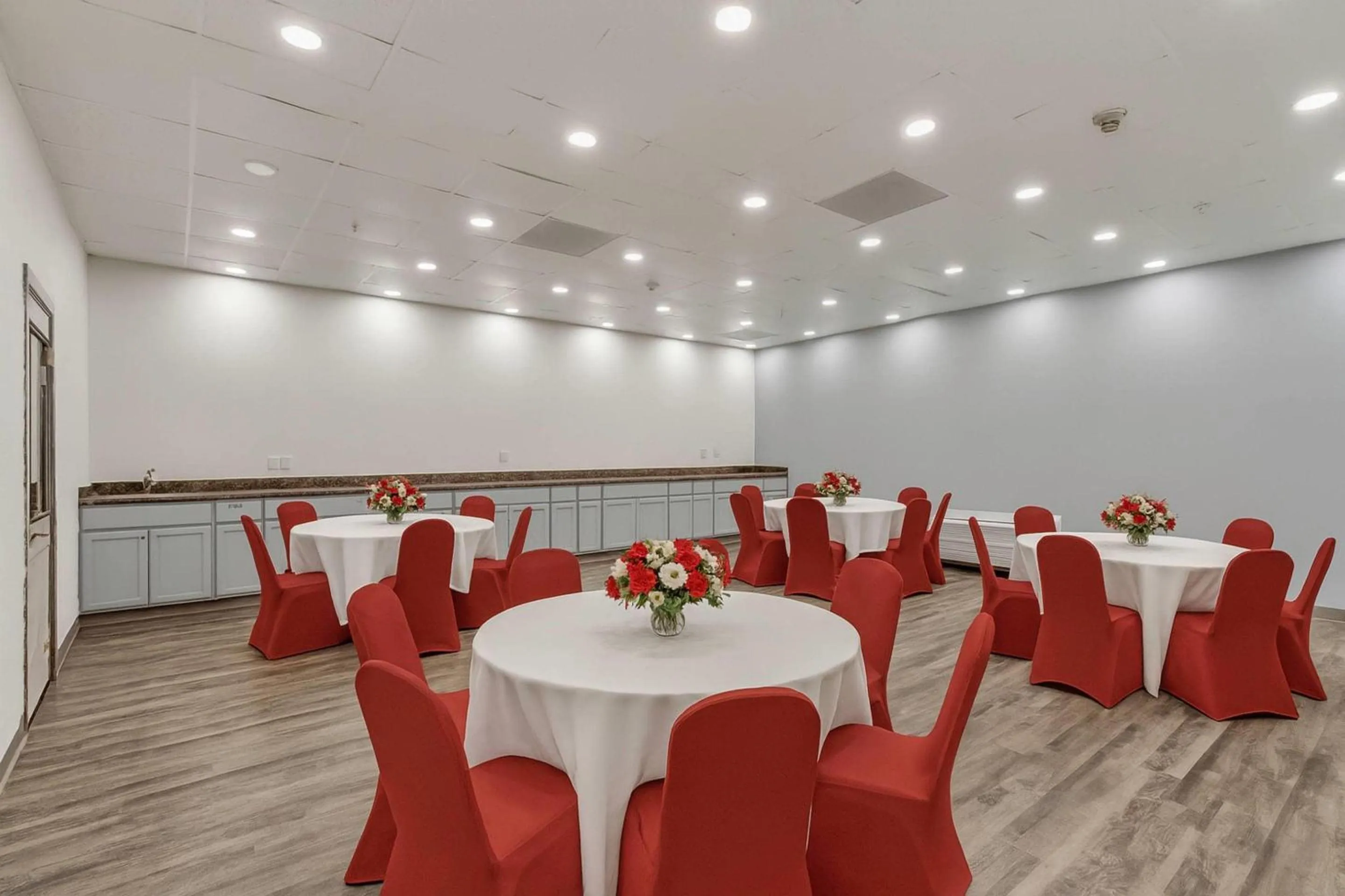 Meeting/conference room in Suburban Studios Salt Lake City Airport