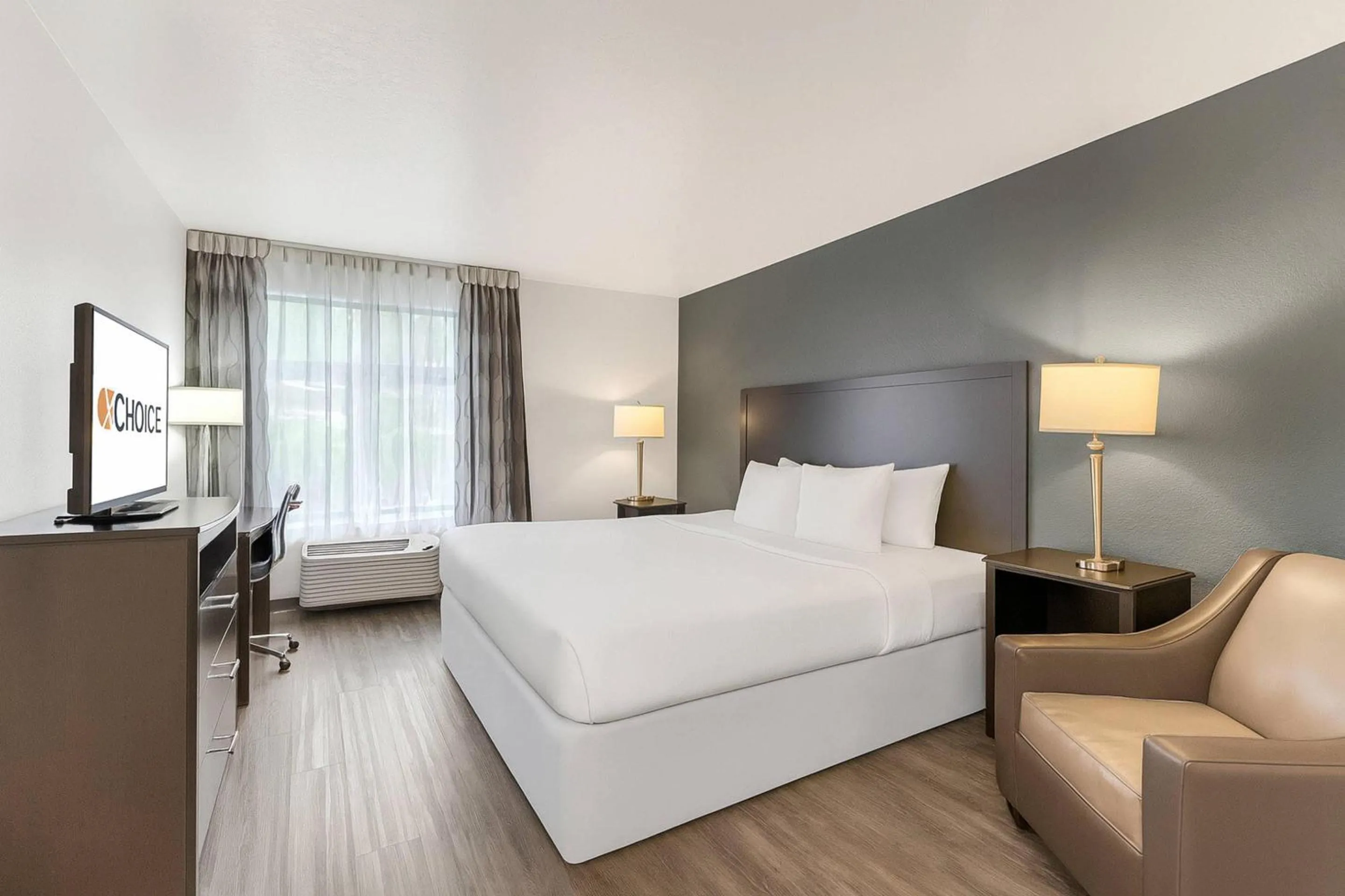 Bedroom, Bed in Suburban Studios Salt Lake City Airport