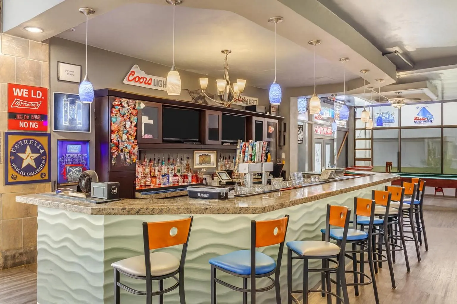 Restaurant/places to eat in Suburban Studios Salt Lake City Airport