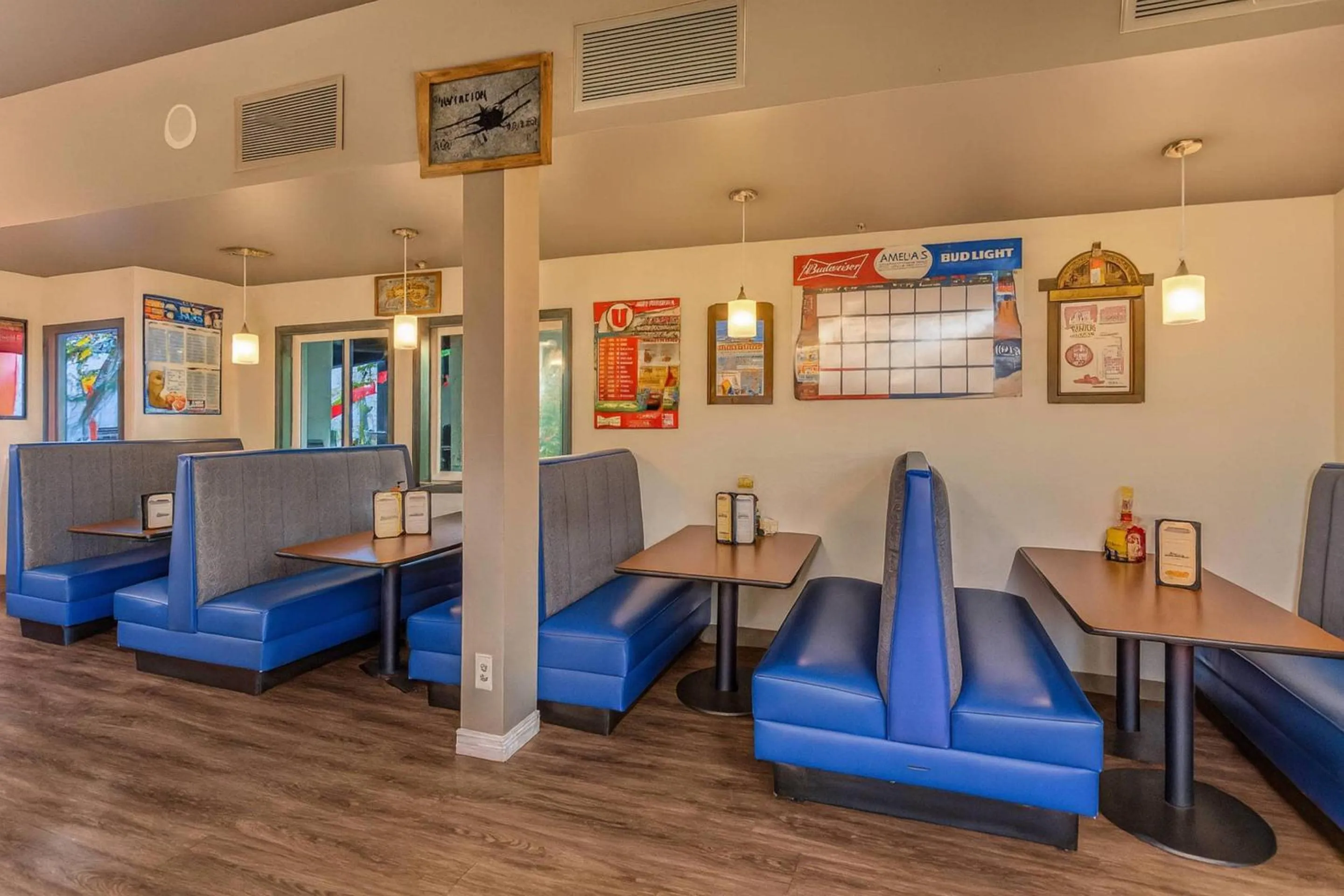 Restaurant/places to eat in Suburban Studios Salt Lake City Airport