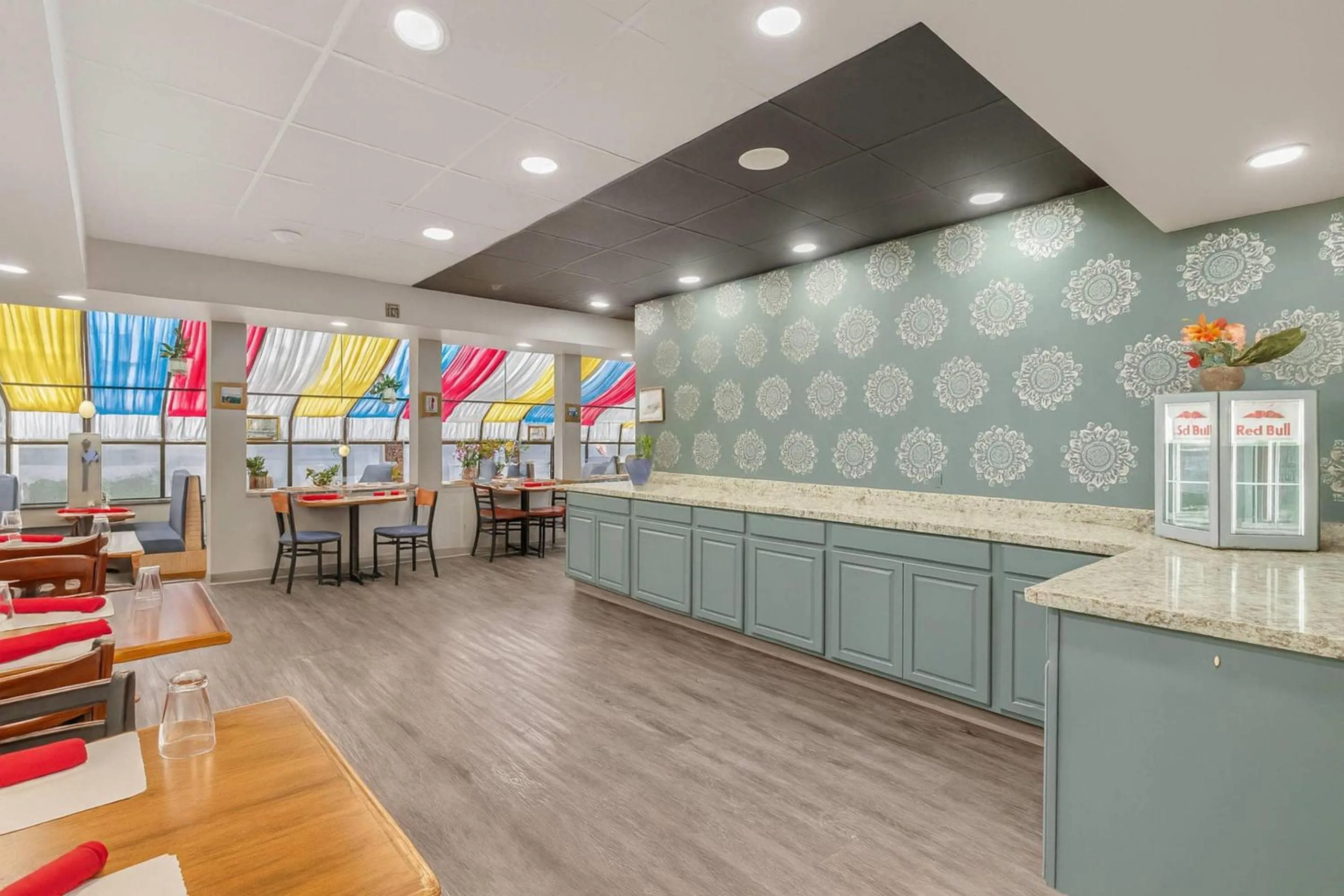 Restaurant/places to eat in Suburban Studios Salt Lake City Airport