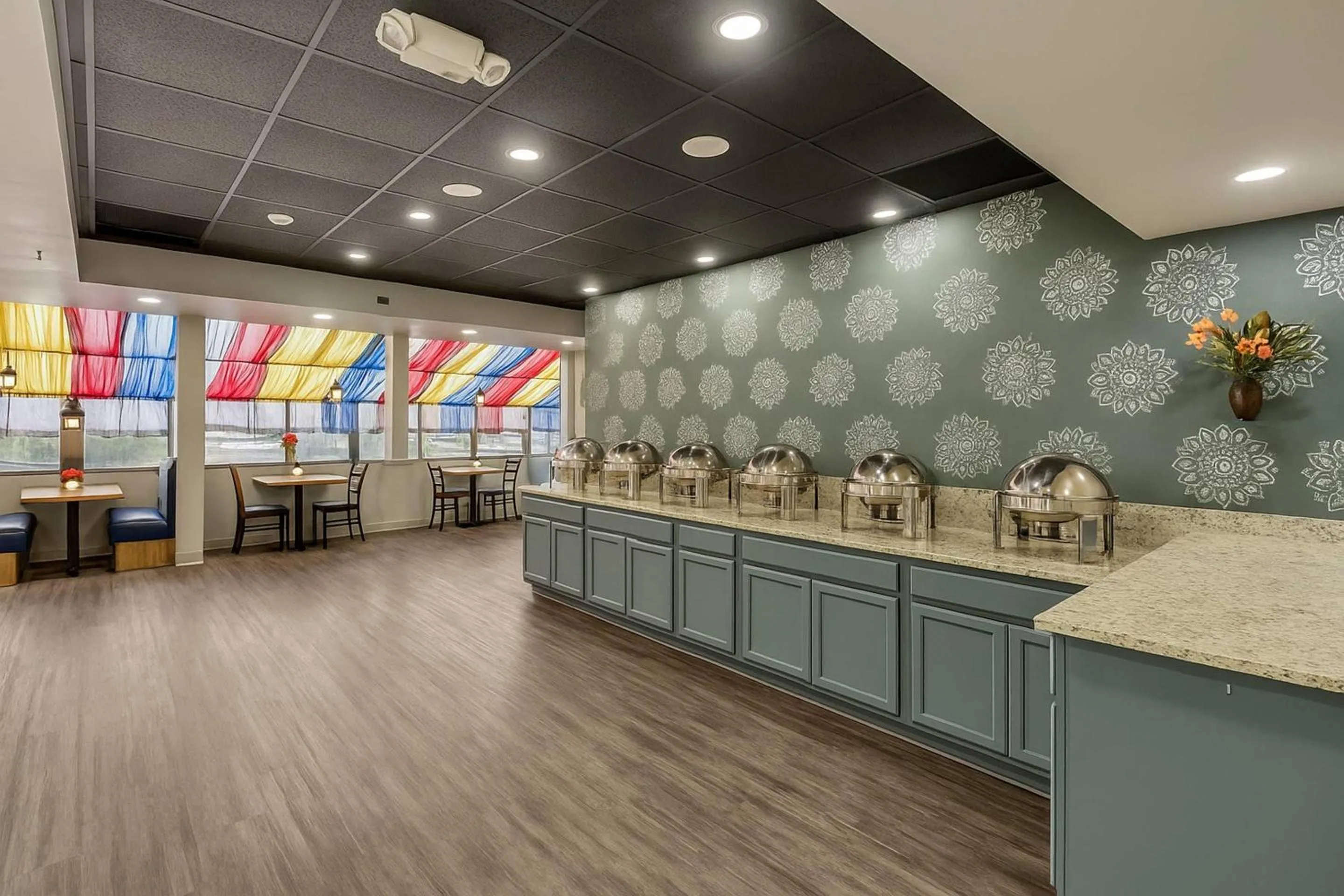 Restaurant/places to eat in Suburban Studios Salt Lake City Airport