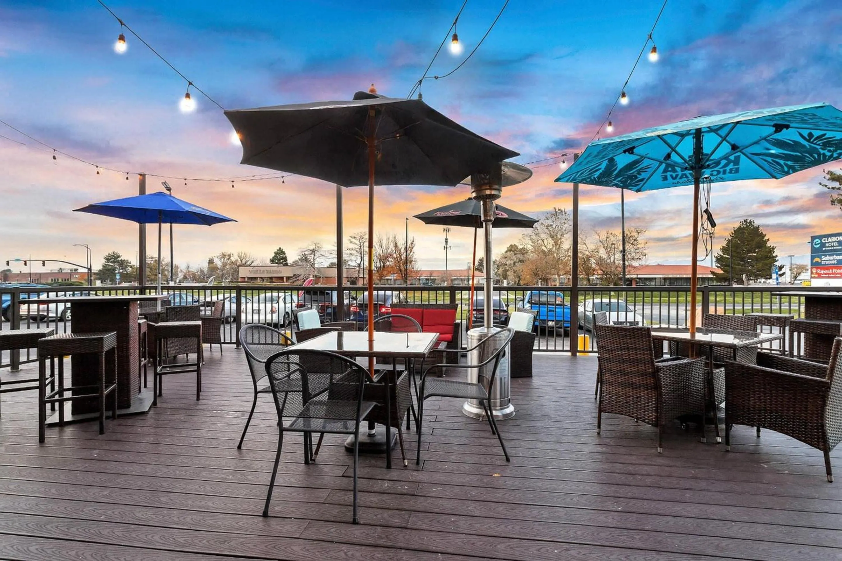 Restaurant/places to eat in Suburban Studios Salt Lake City Airport