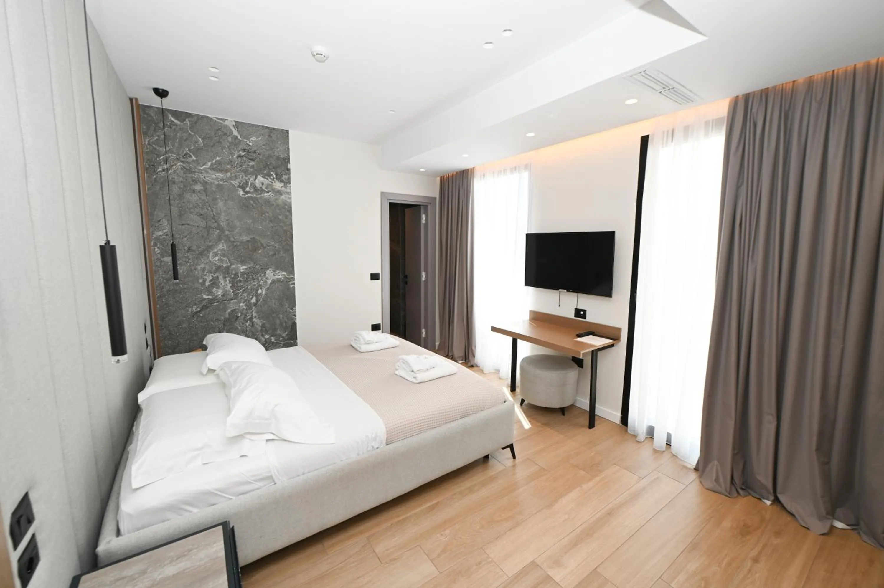 Bedroom, Bed in La Onda Hotel Durres