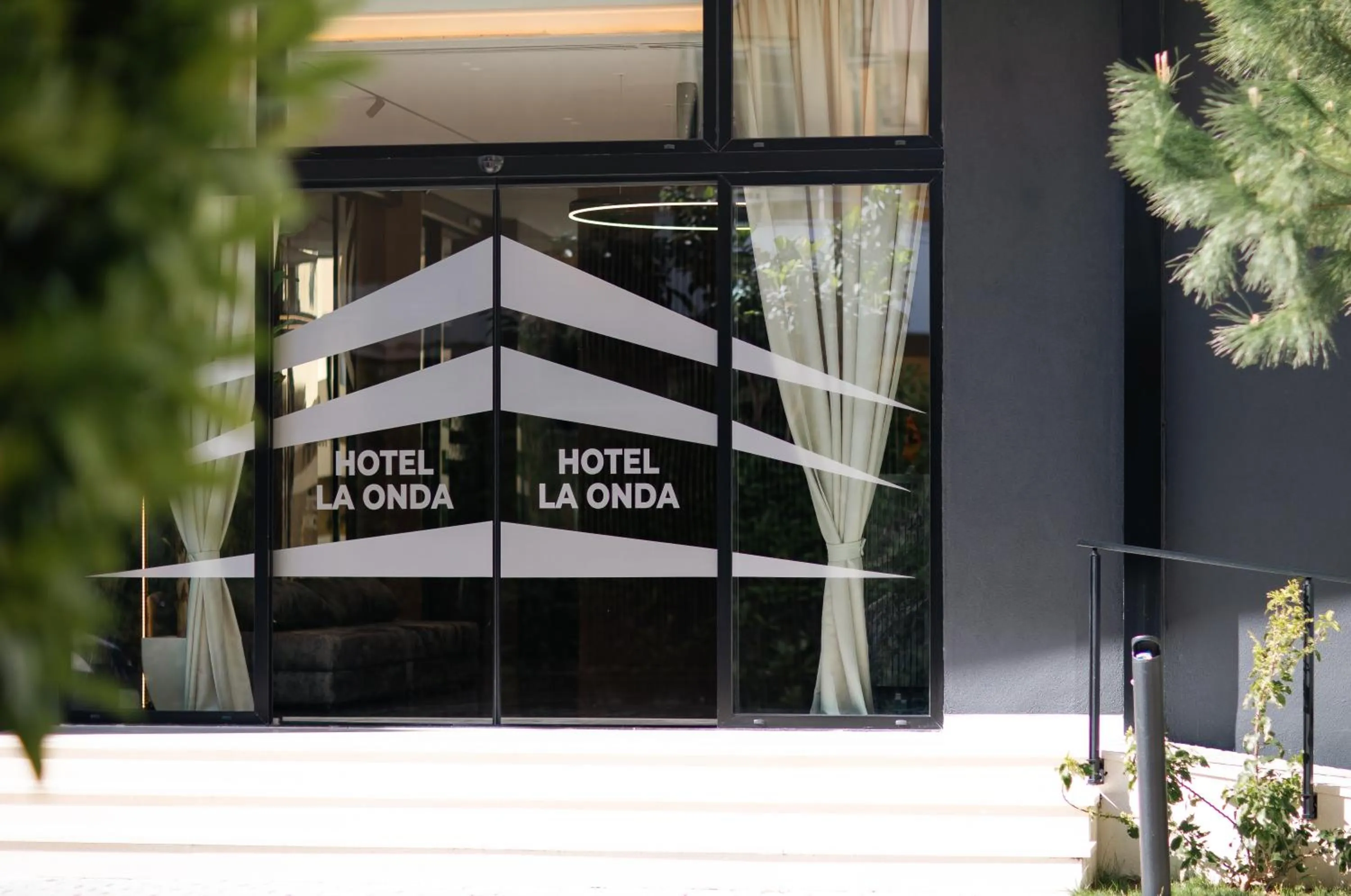 Facade/entrance in La Onda Hotel Durres