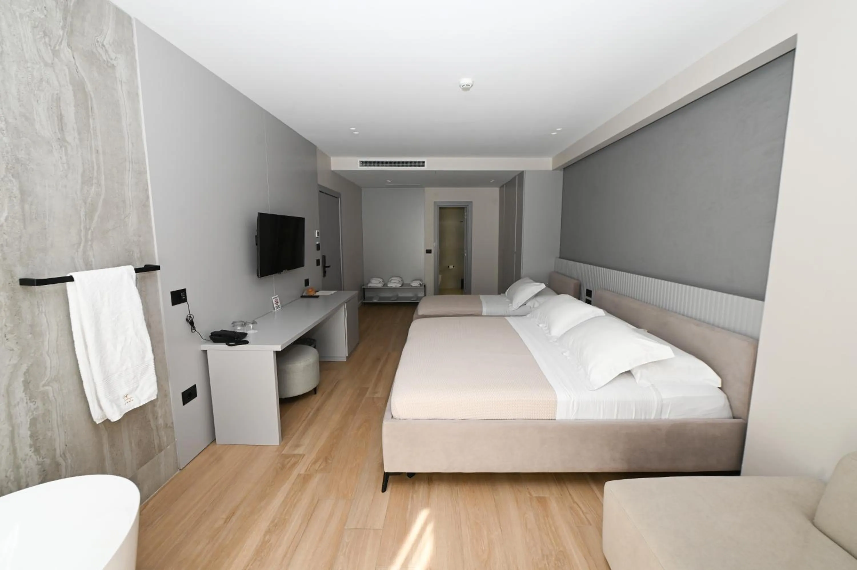 Photo of the whole room, Bed in La Onda Hotel Durres