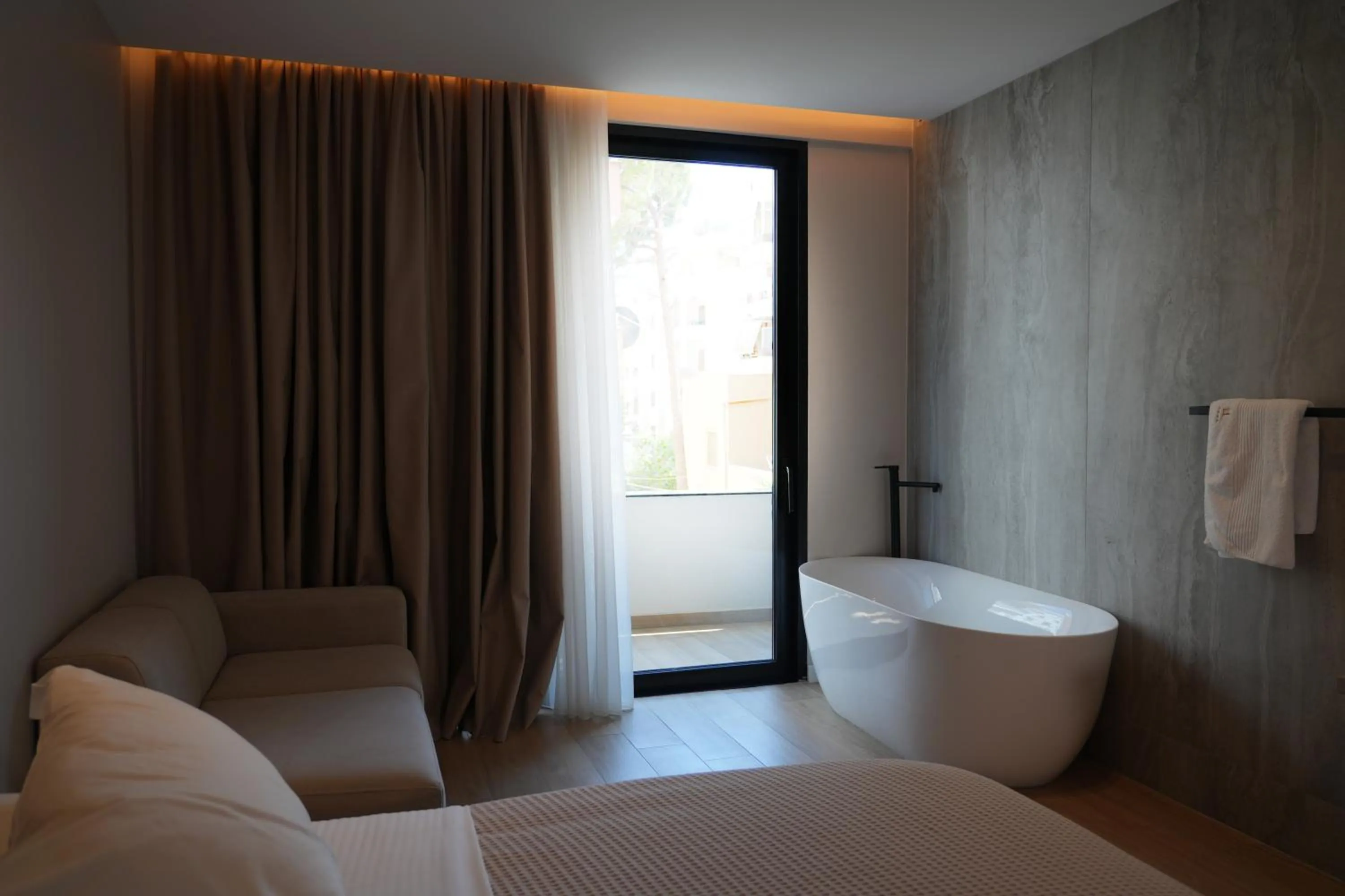 Bath, Bed in La Onda Hotel Durres