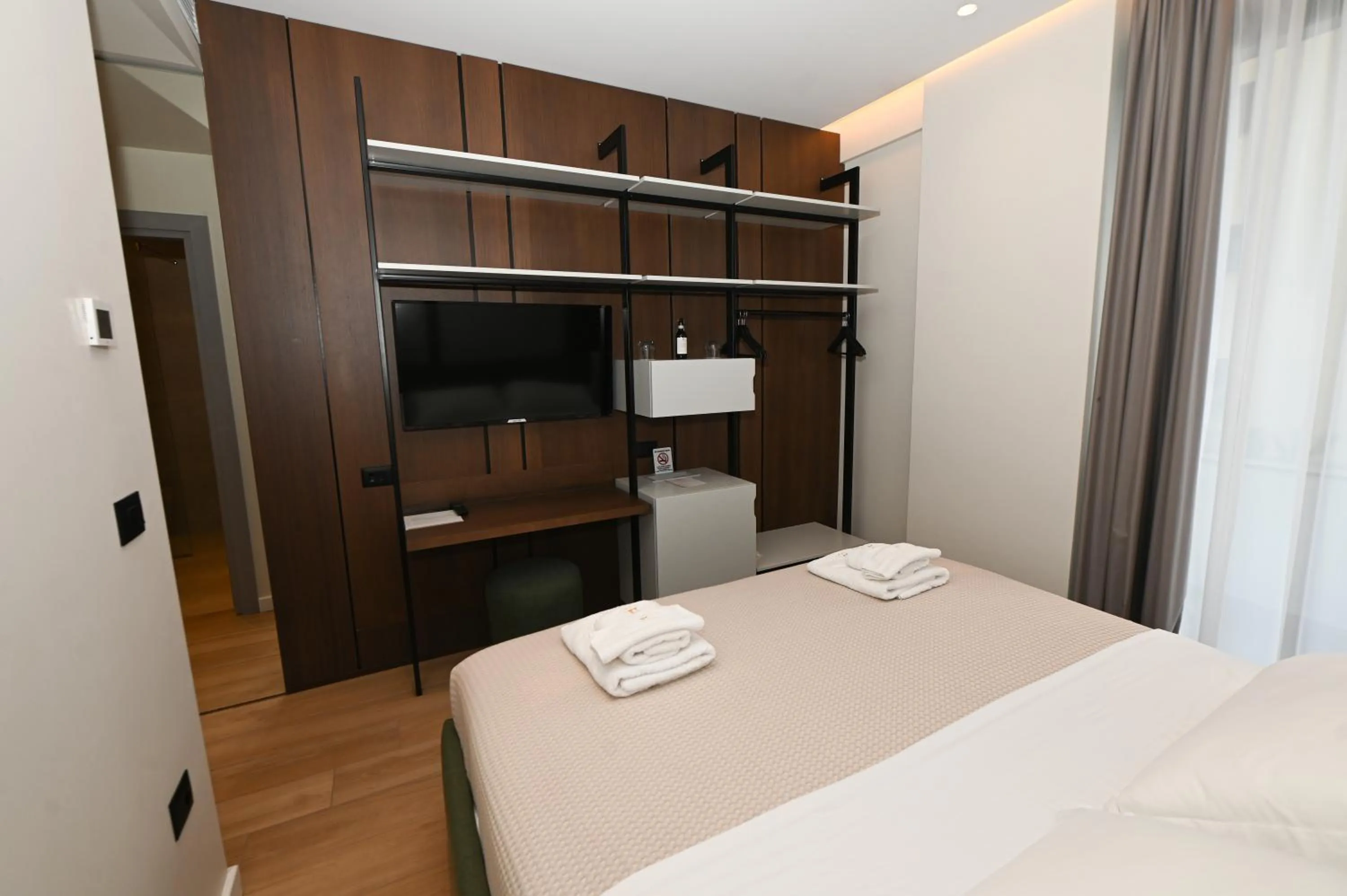 wardrobe, Bed in La Onda Hotel Durres