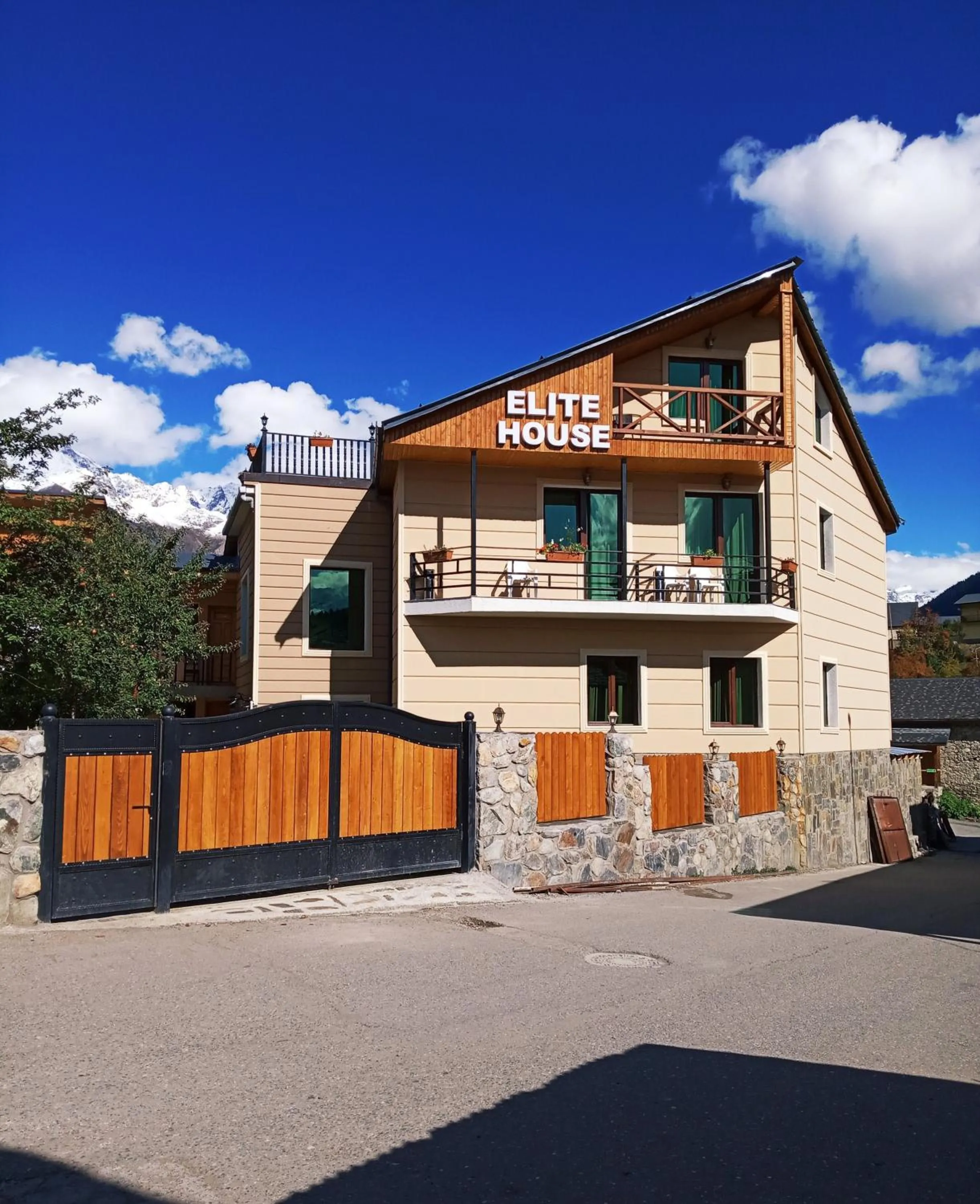 Property building in Hotel Elite House