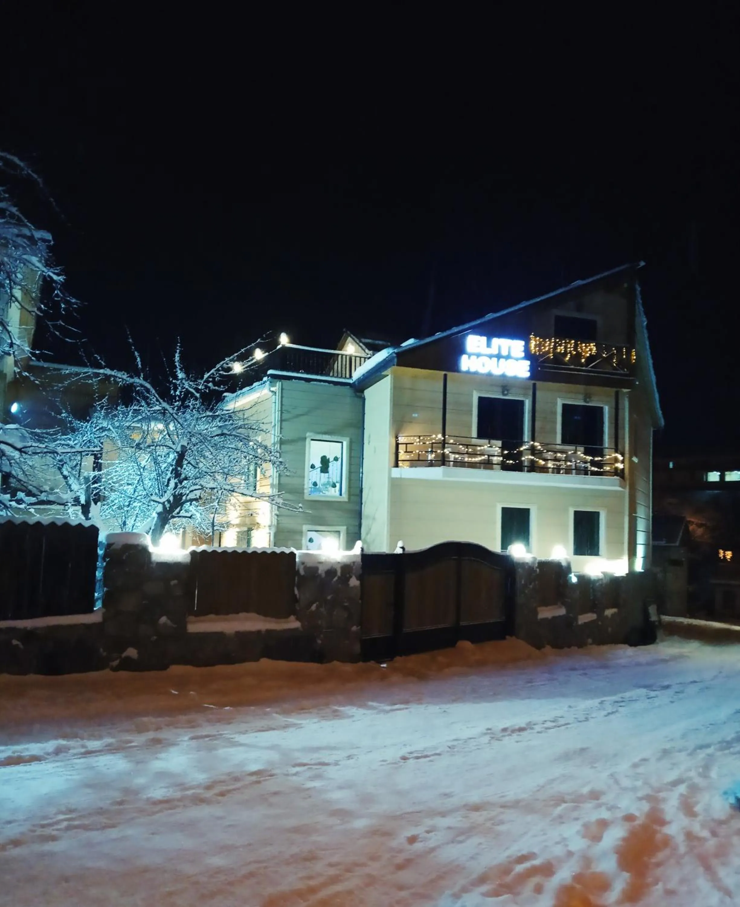 Property building in Hotel Elite House