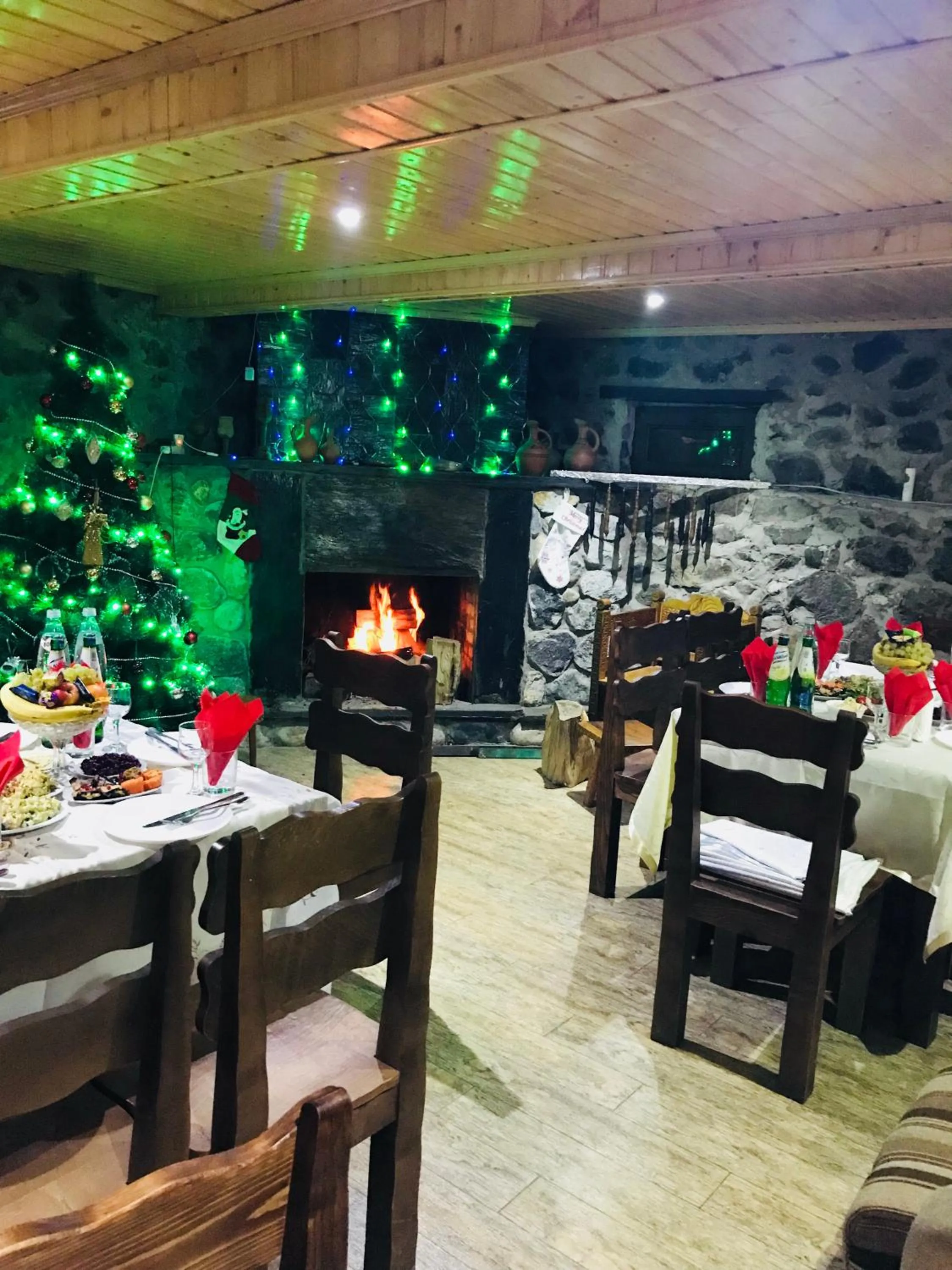 Restaurant/places to eat in Hotel Elite House