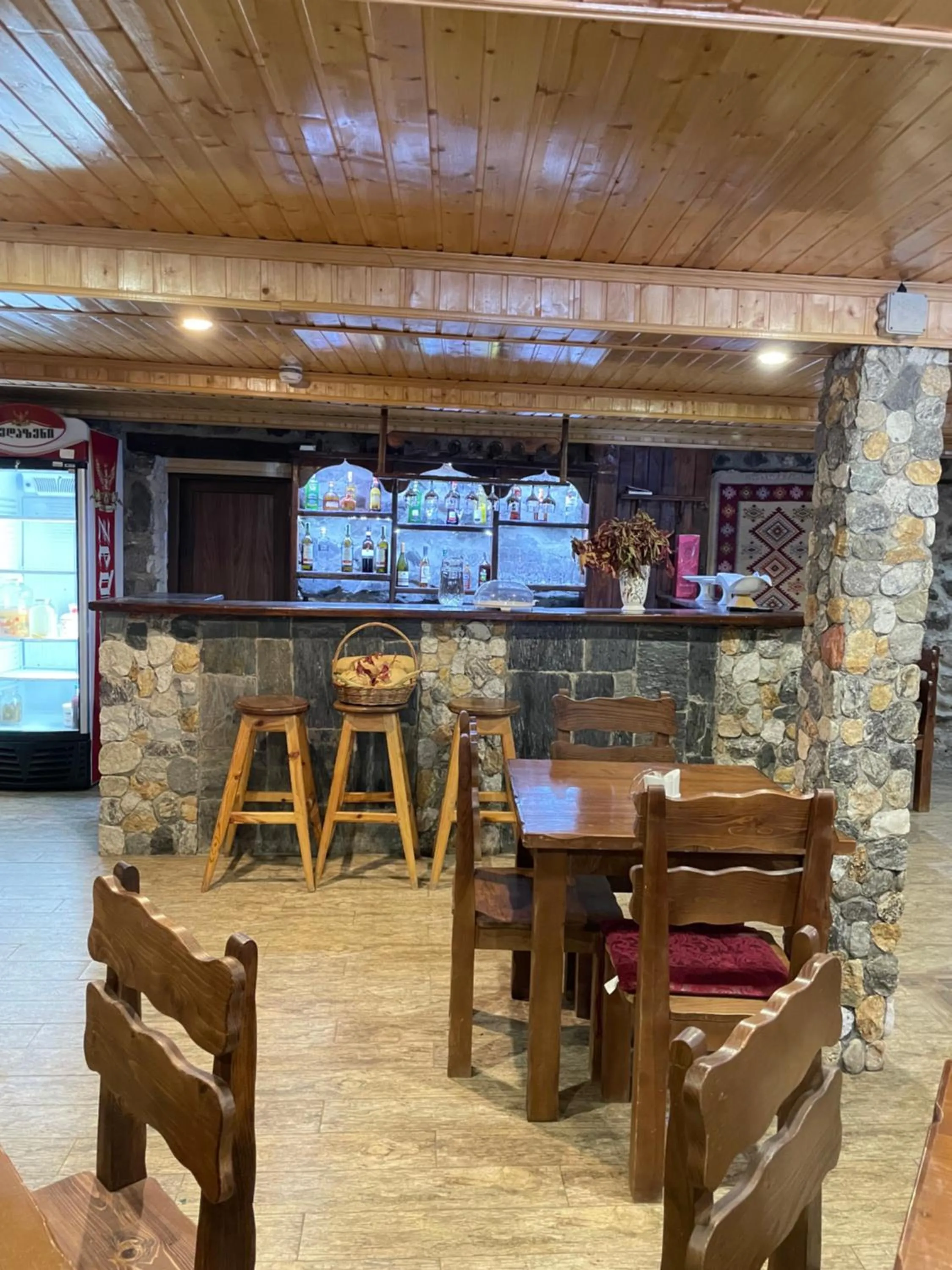 Restaurant/places to eat in Hotel Elite House