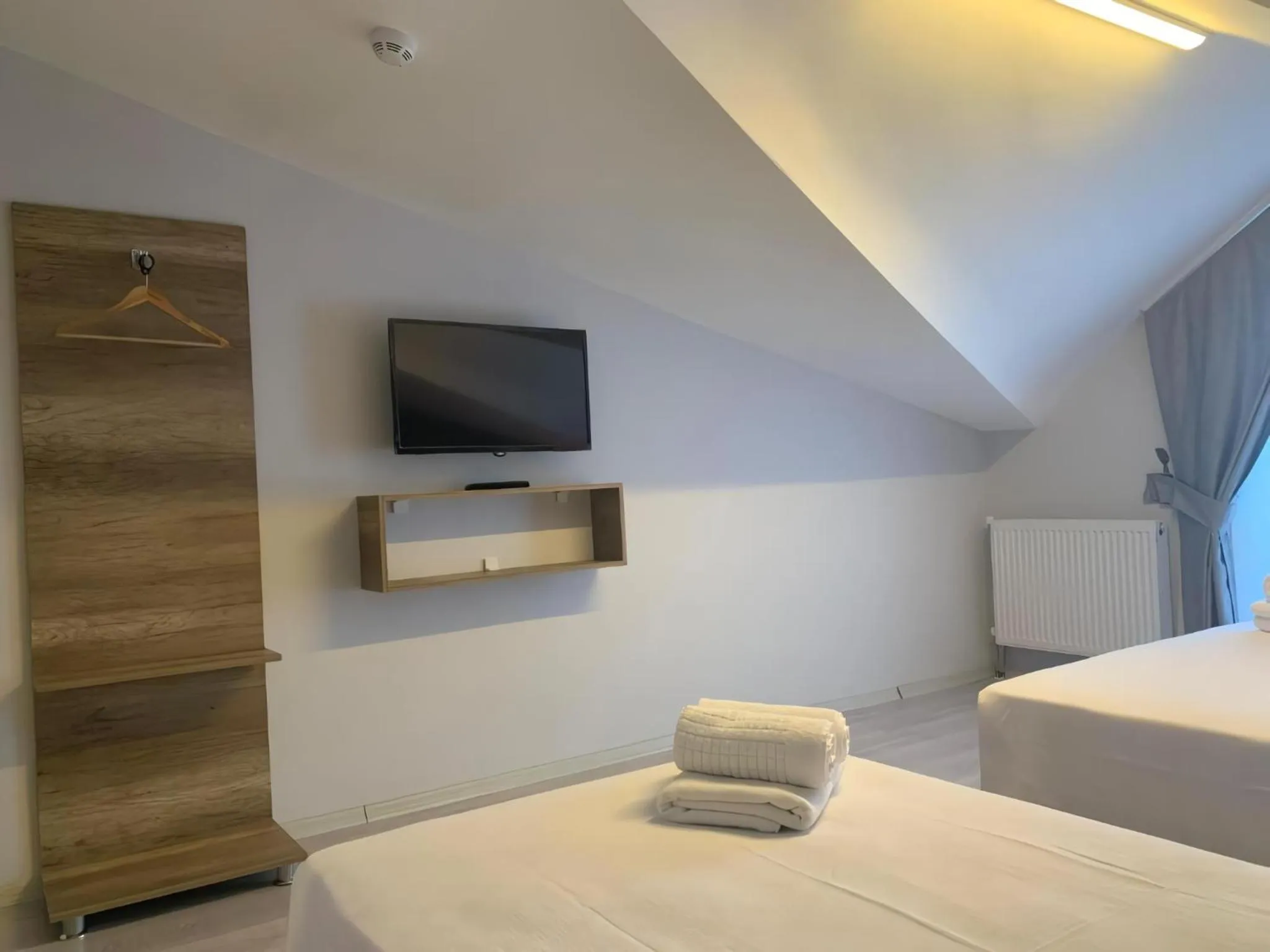 Communal lounge/ TV room, Bed in Rinascente