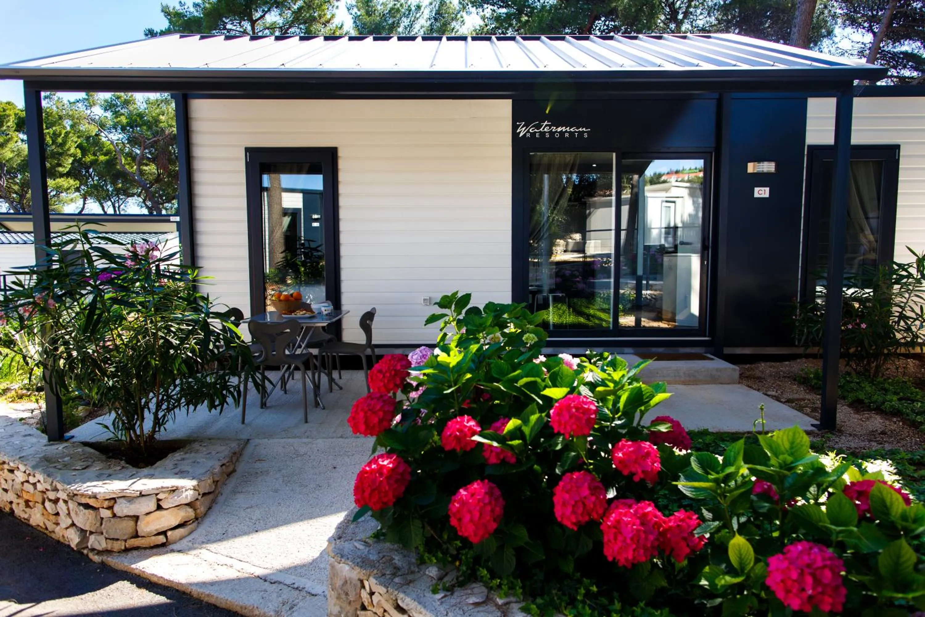 Facade/entrance in Waterman Beach Village
