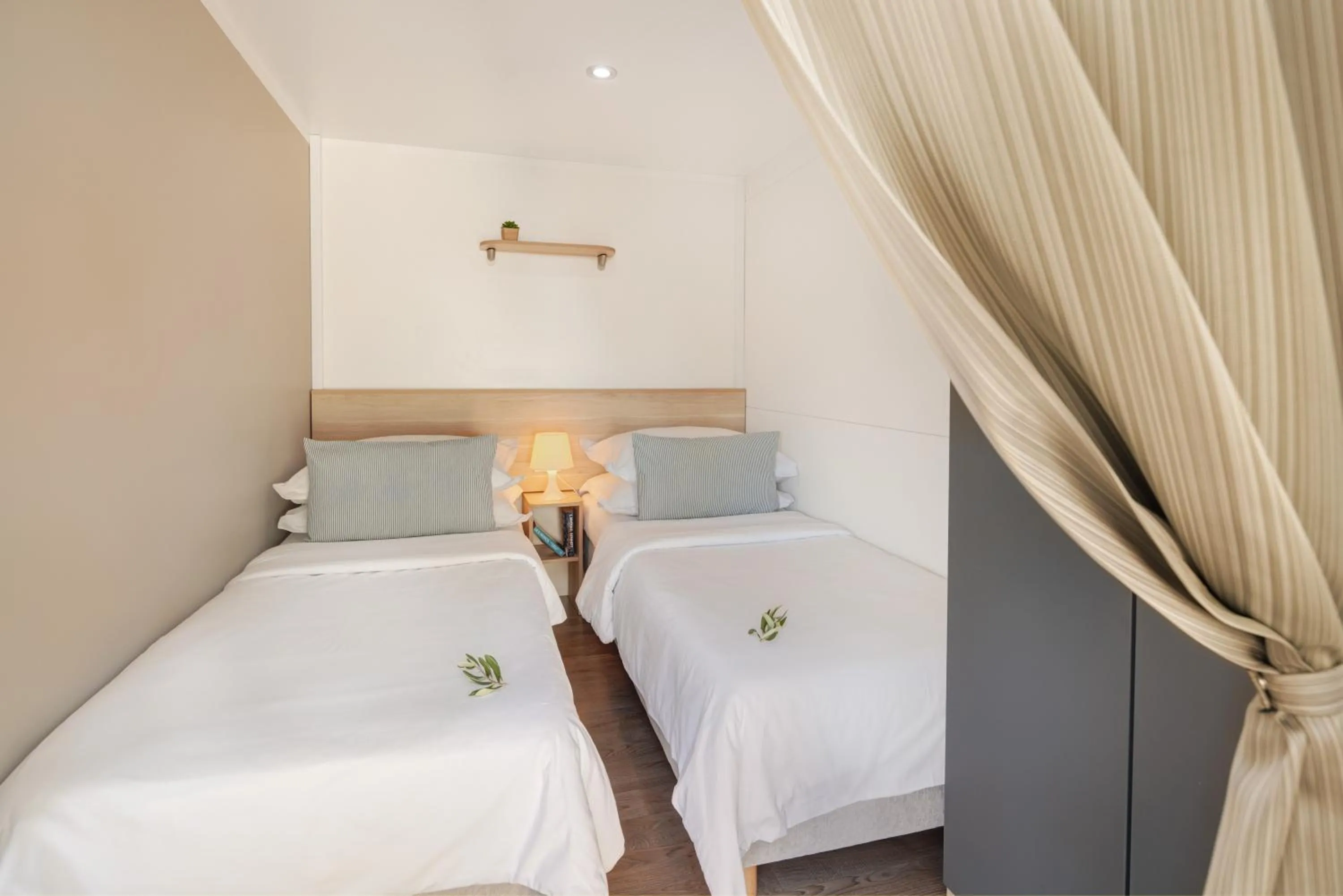 Bedroom, Bed in Waterman Beach Village