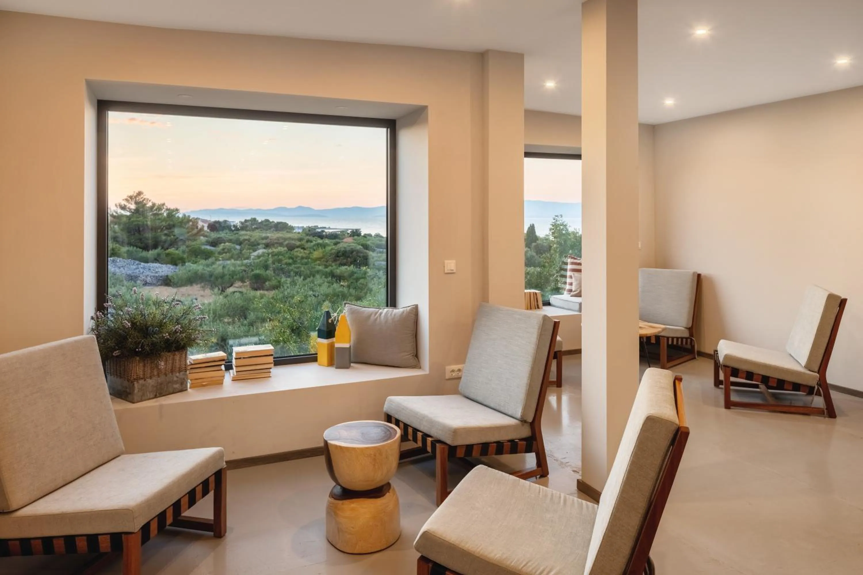 Lounge or bar in Waterman Beach Village