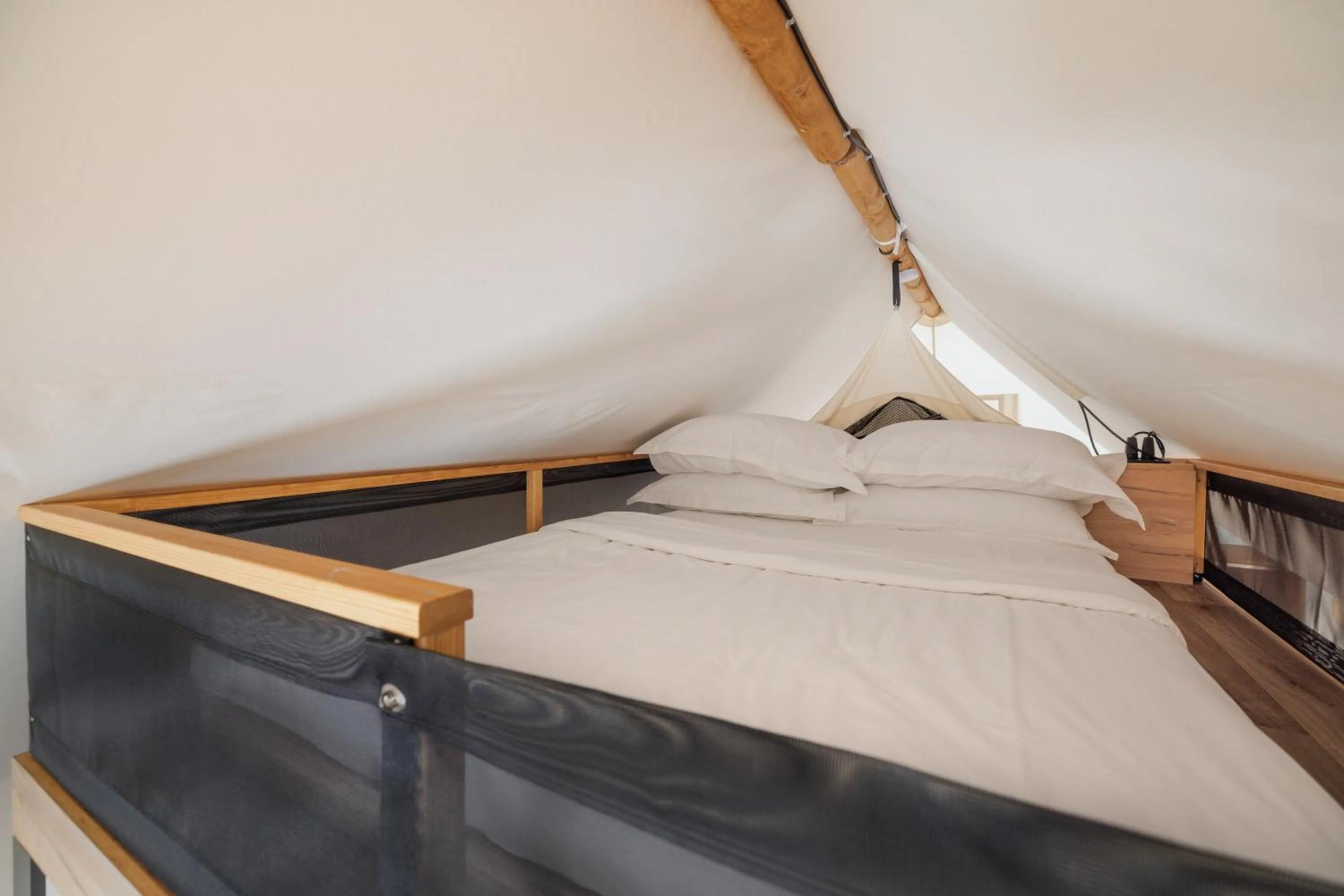 Bed in Waterman Beach Village