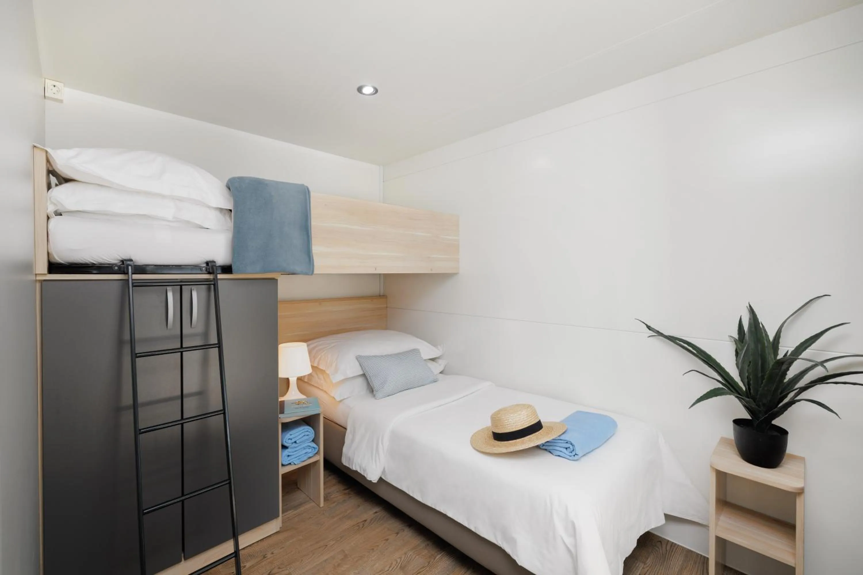 Bedroom, Bed in Waterman Beach Village