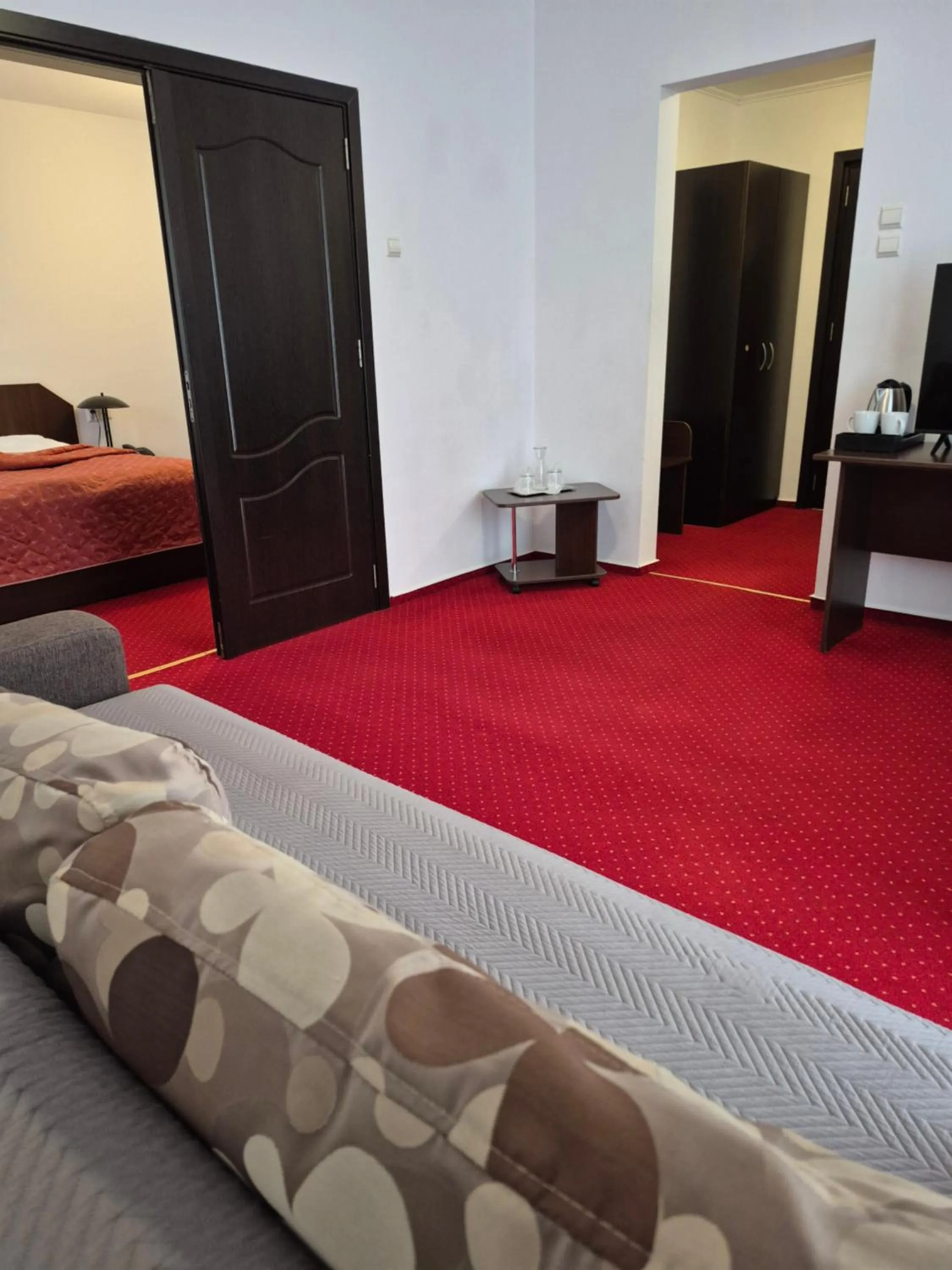 Photo of the whole room, Bed in Cristal Sinaia