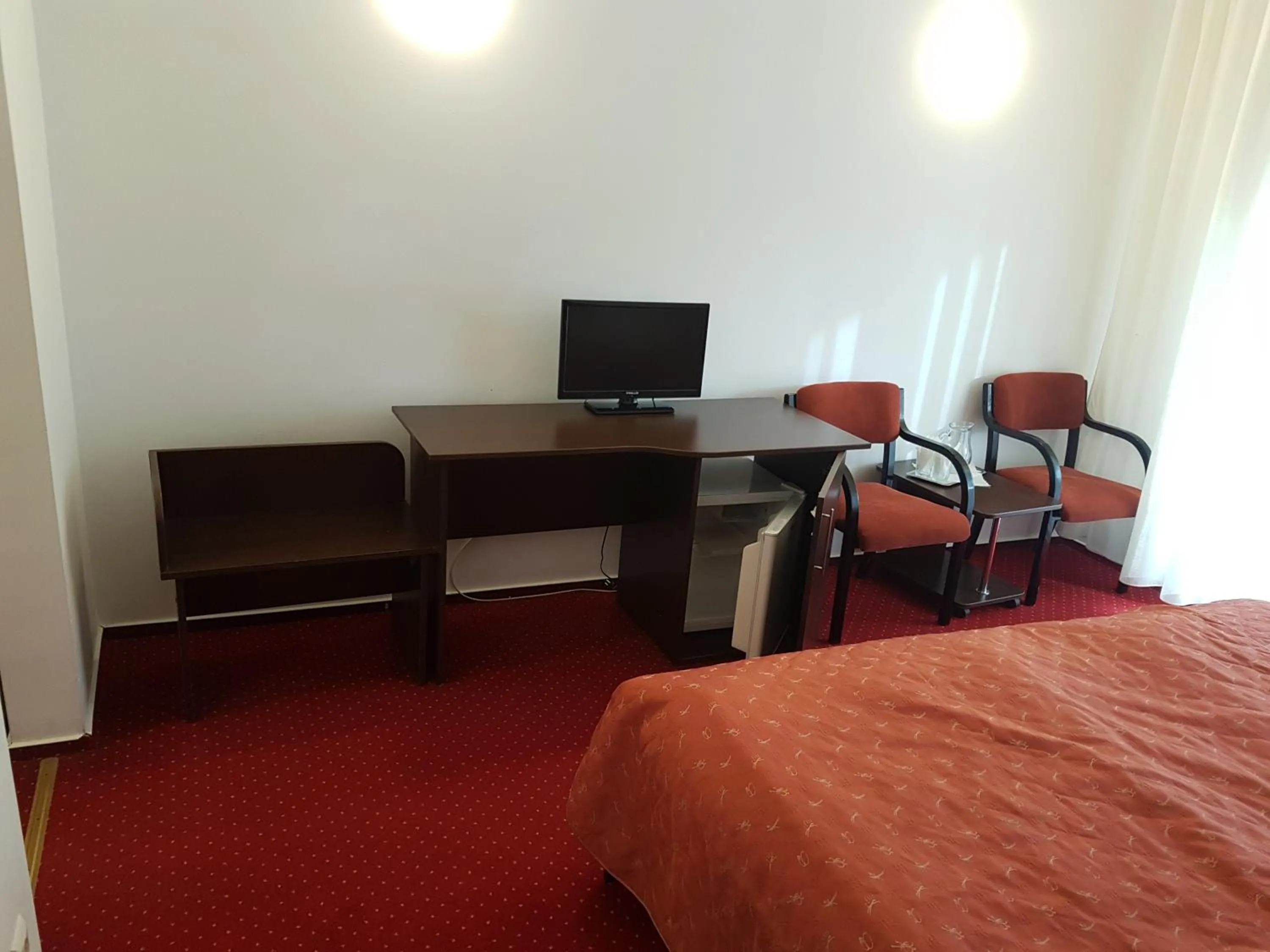 Photo of the whole room, Bed in Cristal Sinaia