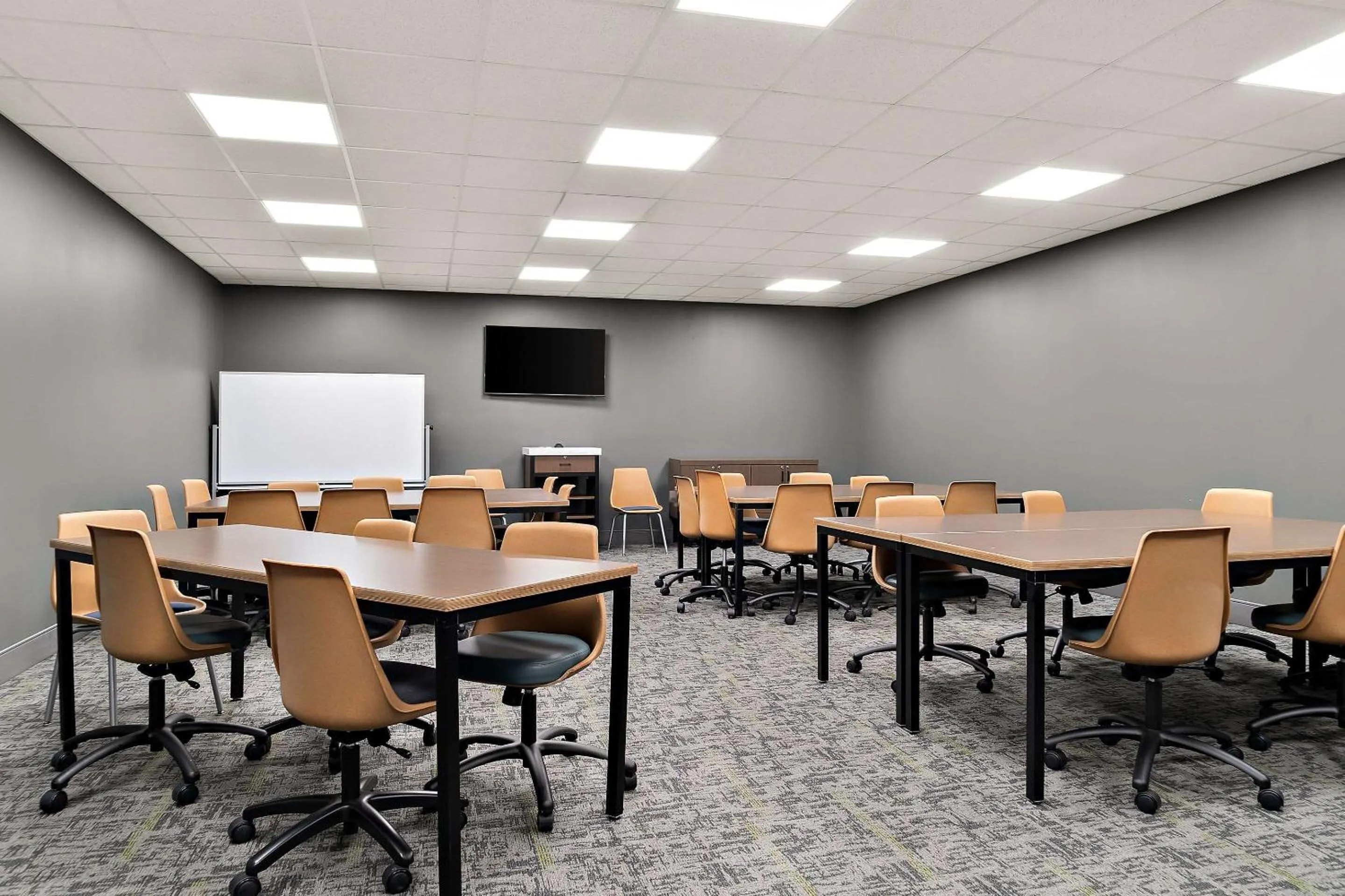 Meeting/conference room in CityFlatsHotel - Port Huron, an Ascend Collection Hotel