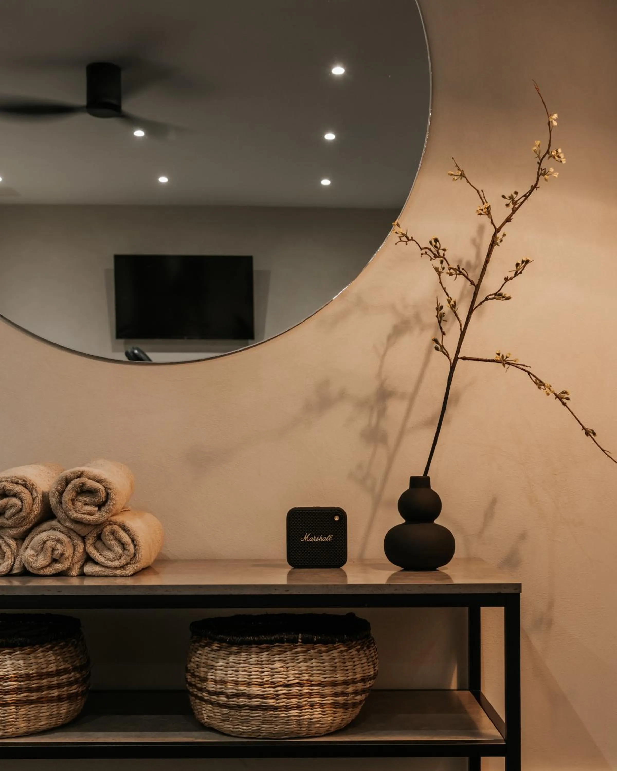 TV and multimedia in AMÉNTE Mindful Stay