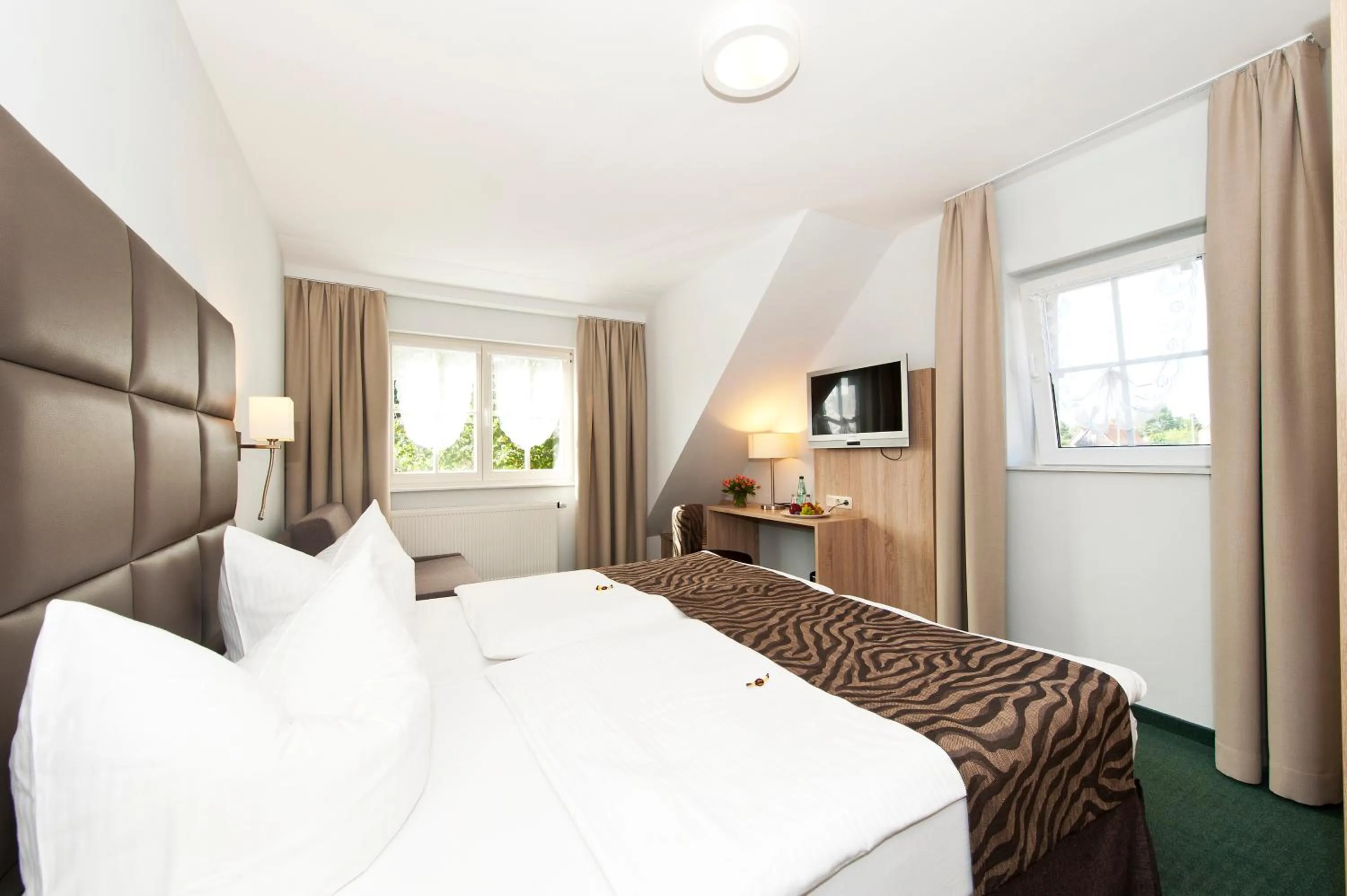 Photo of the whole room, Bed in Landhotel Zum Erbgericht